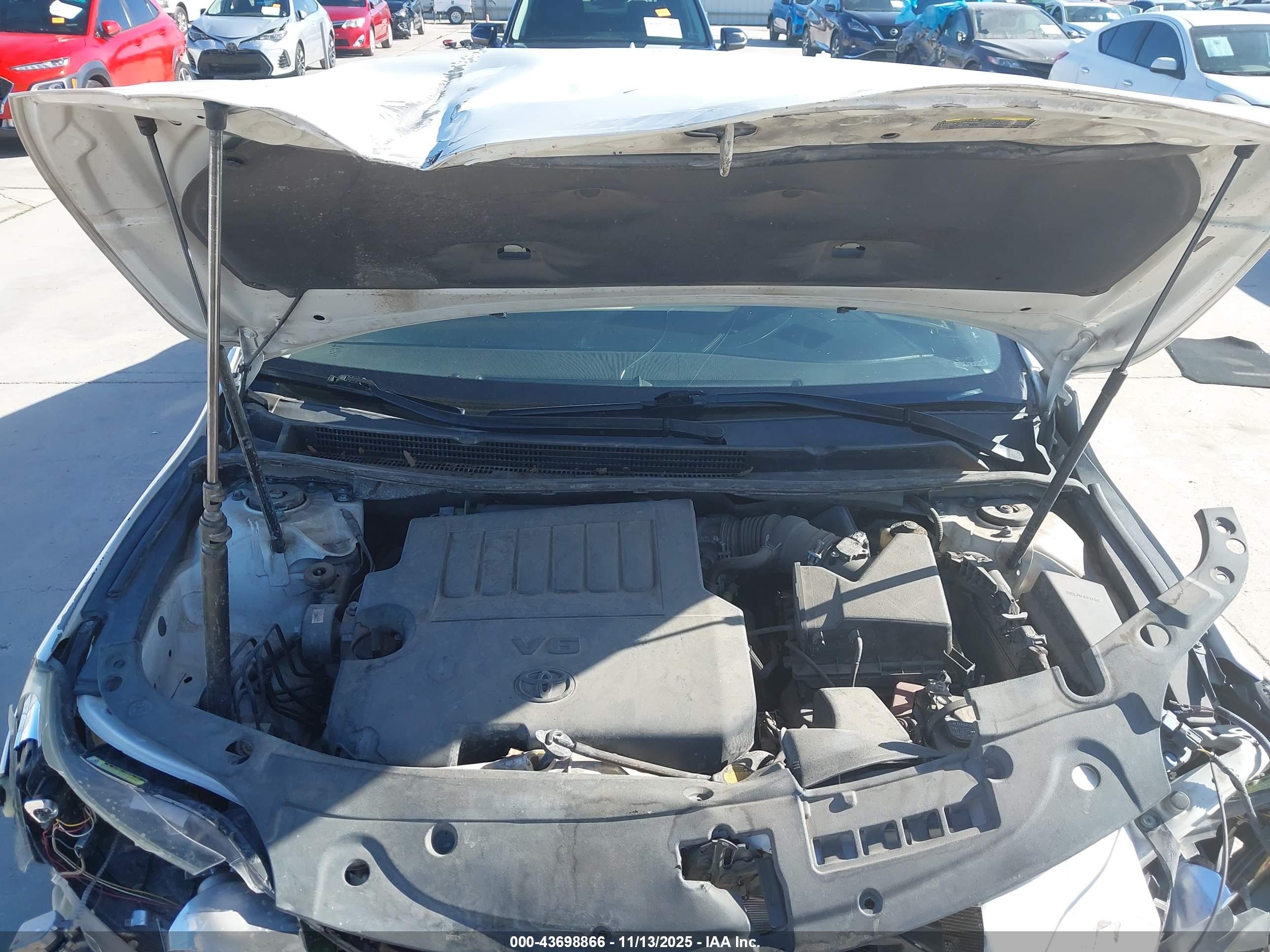 TOYOTA AVALON image 10