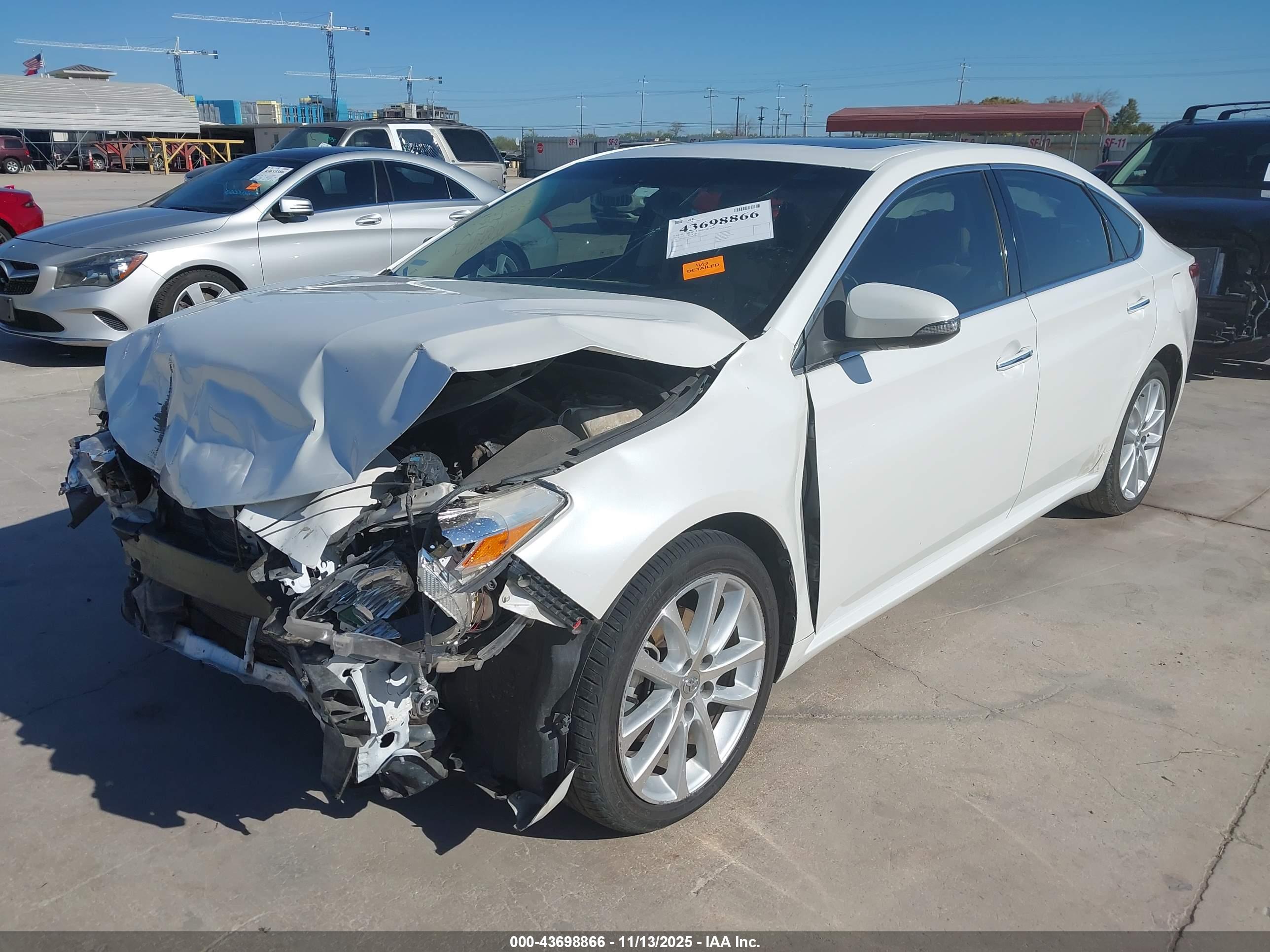 TOYOTA AVALON image 2