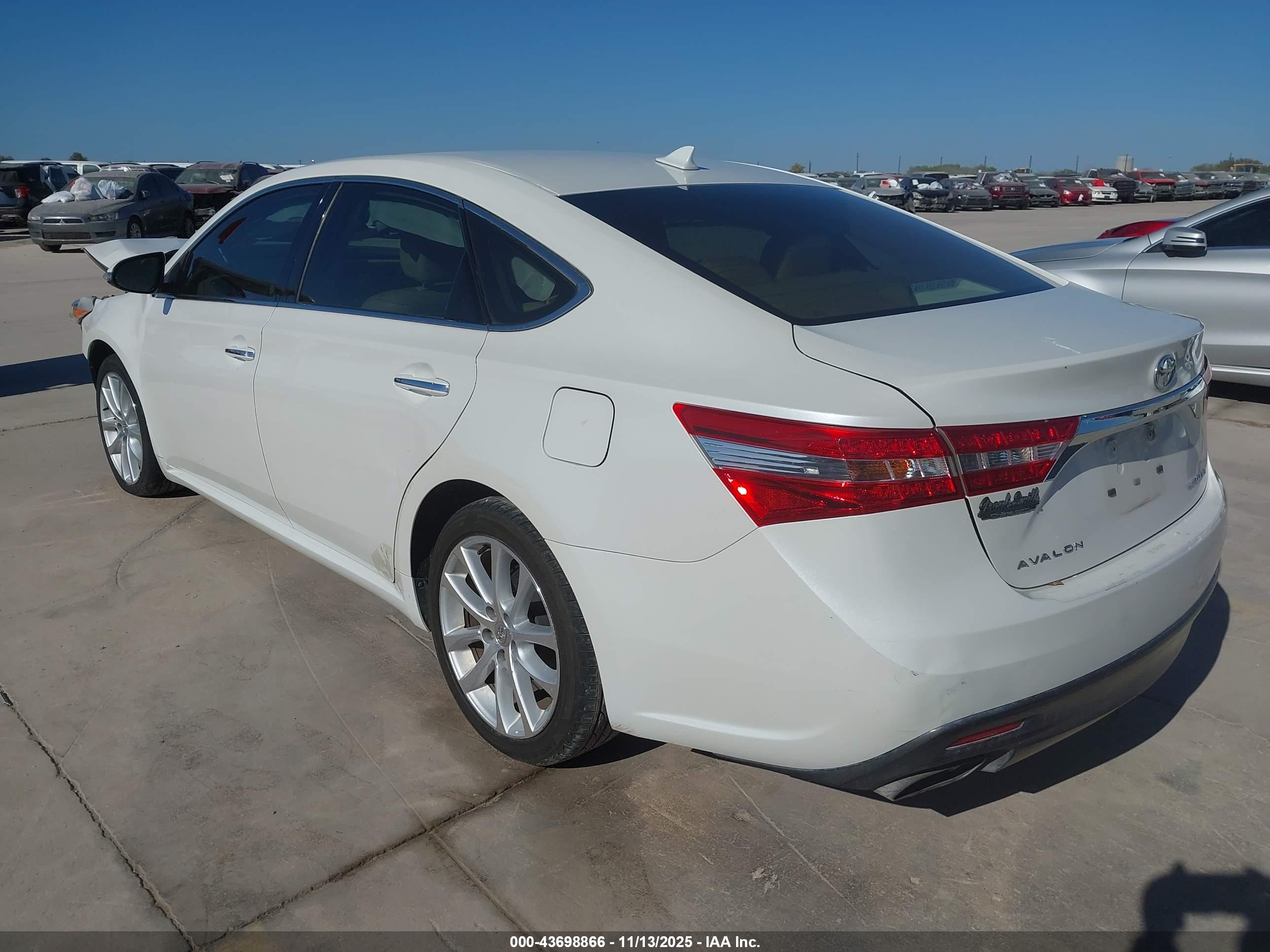 TOYOTA AVALON image 3