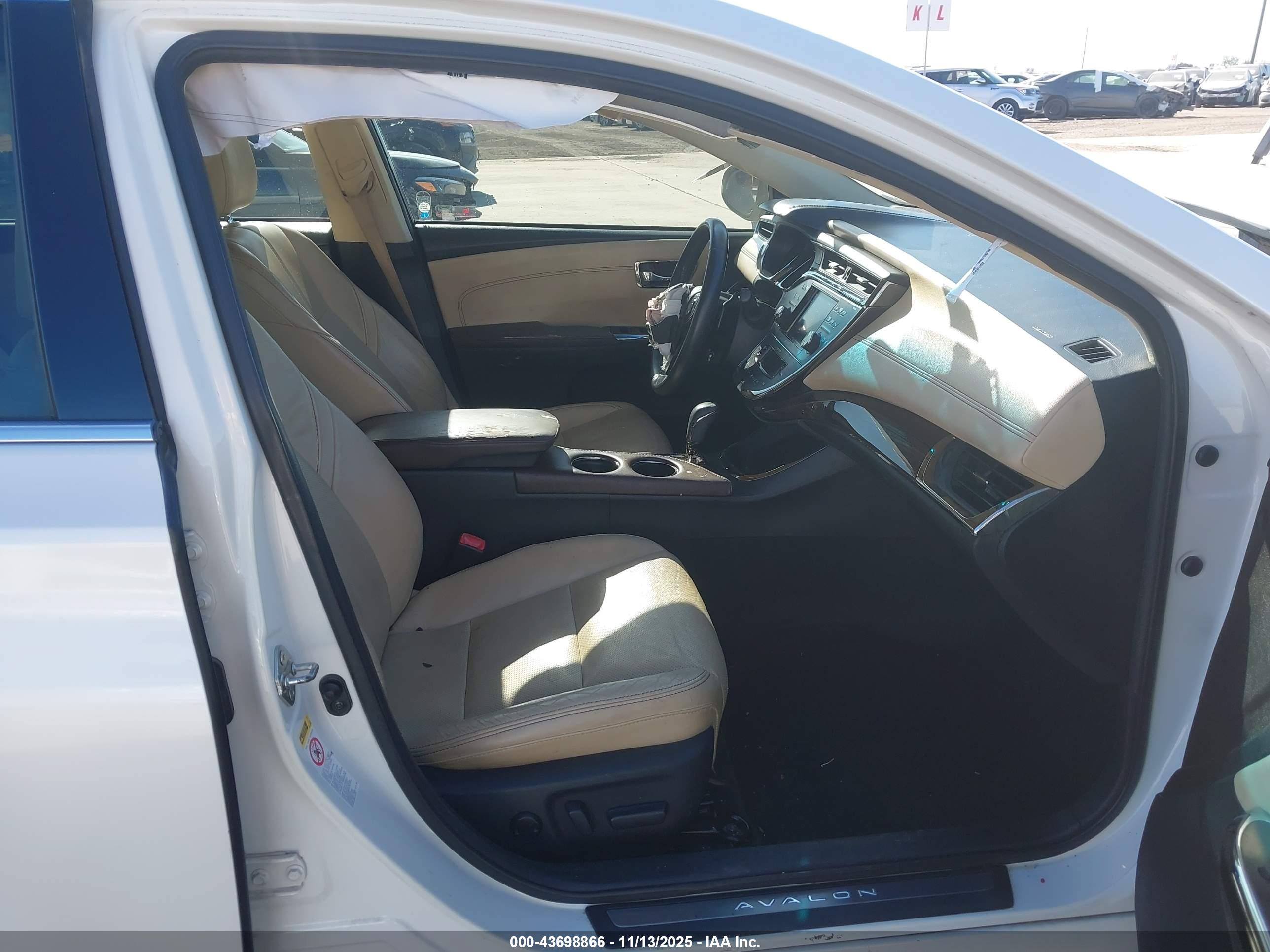 TOYOTA AVALON image 5