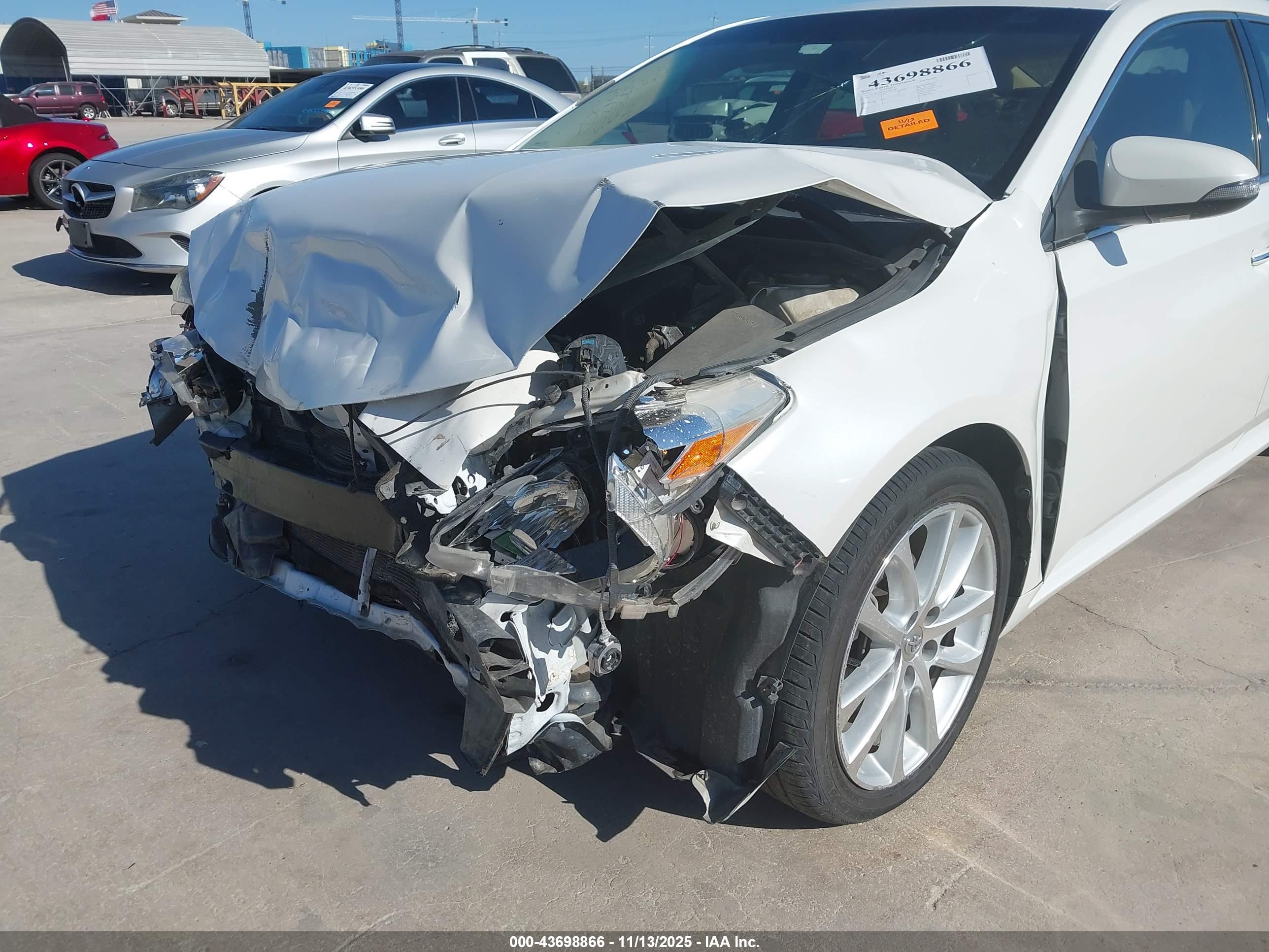 TOYOTA AVALON image 6