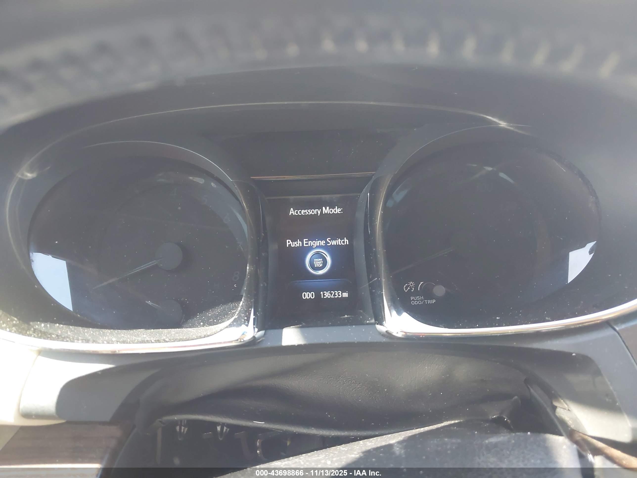 TOYOTA AVALON image 7