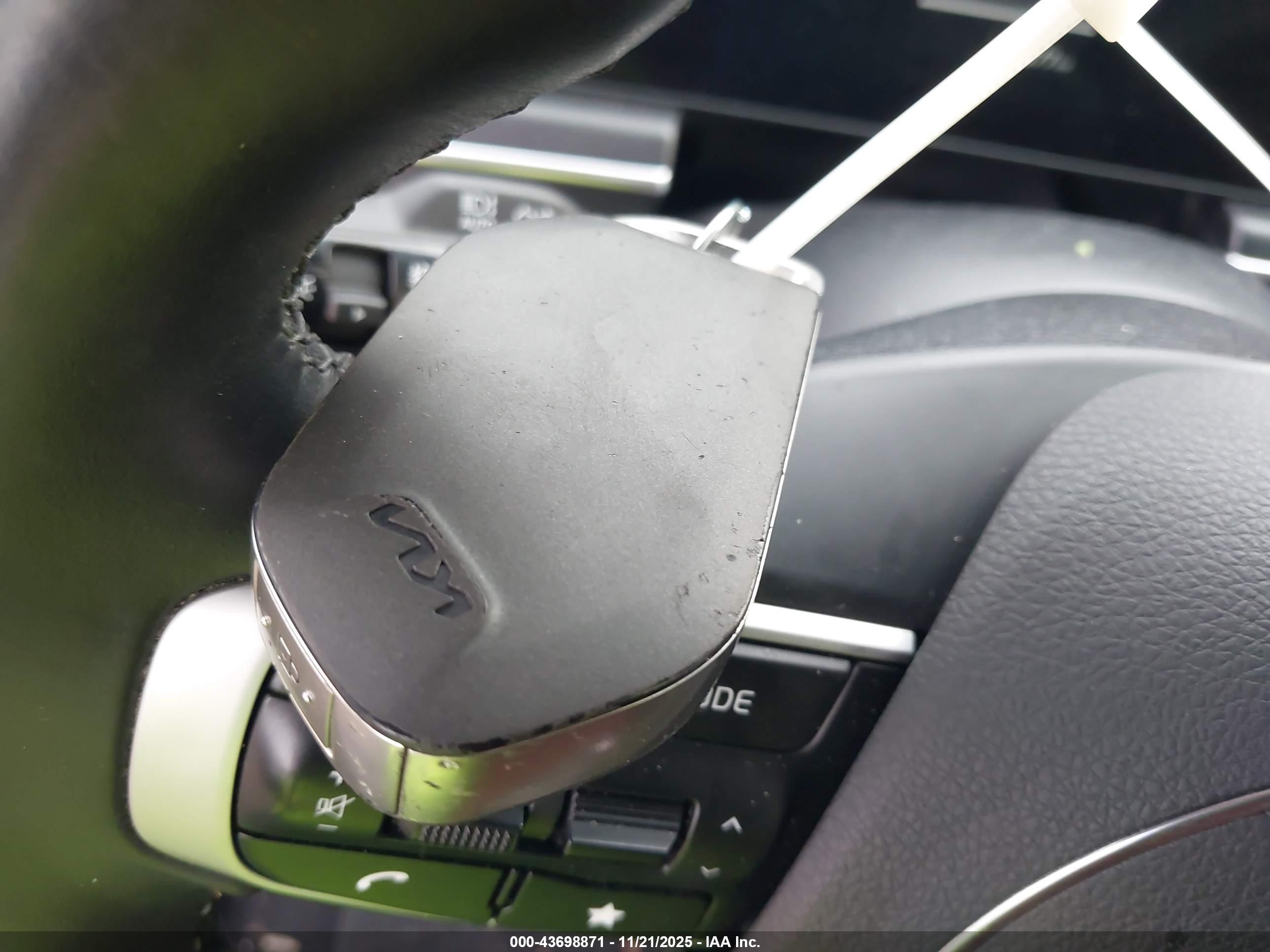 KIA K5 image 11