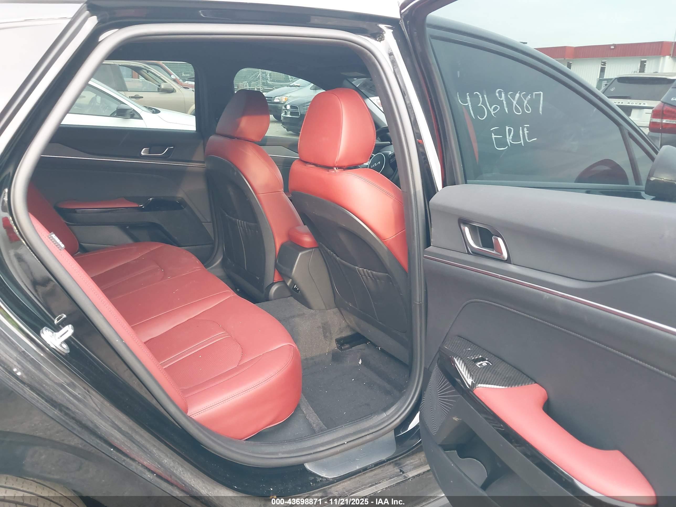 KIA K5 image 8