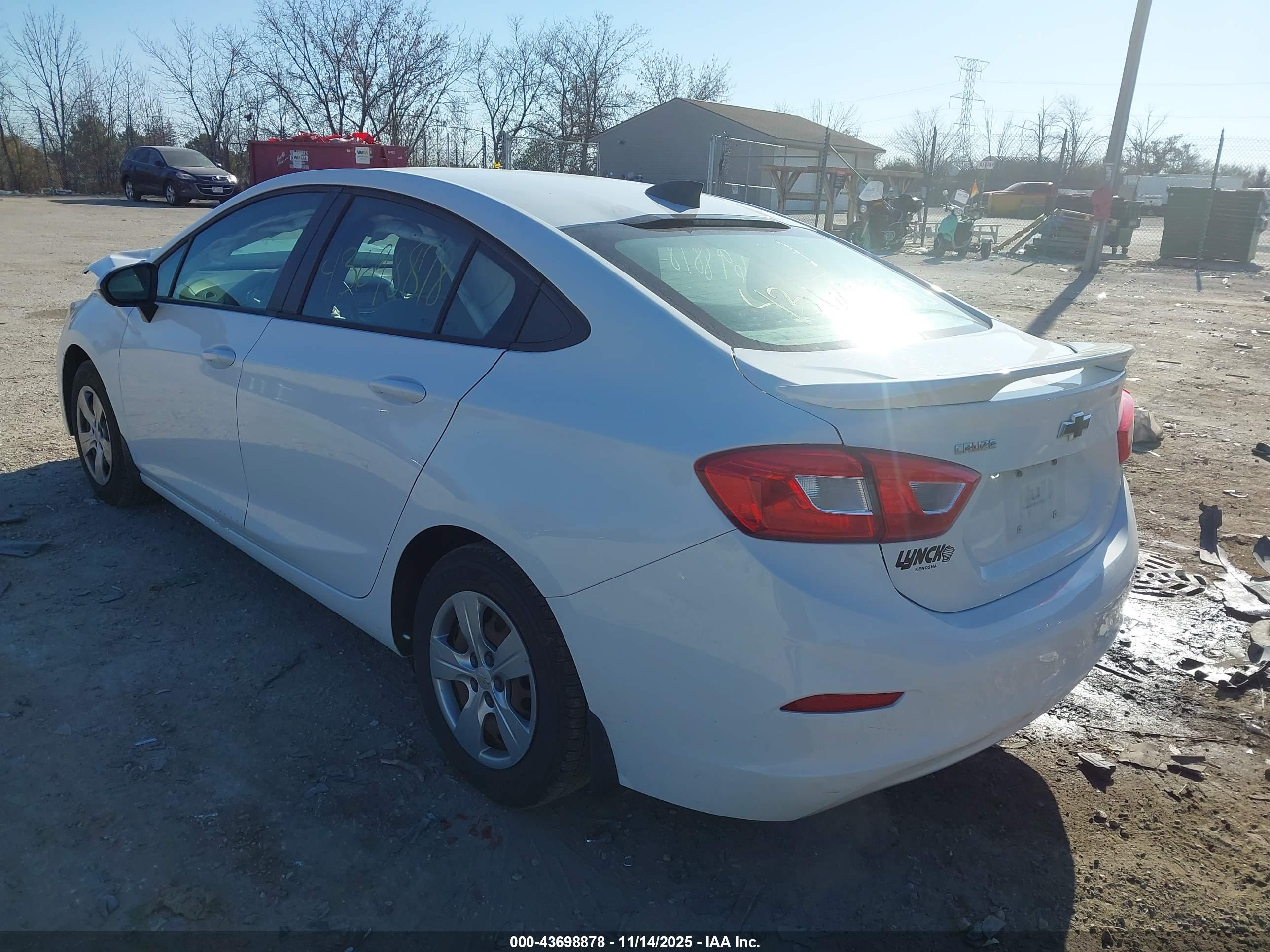 CHEVROLET CRUZE image 3