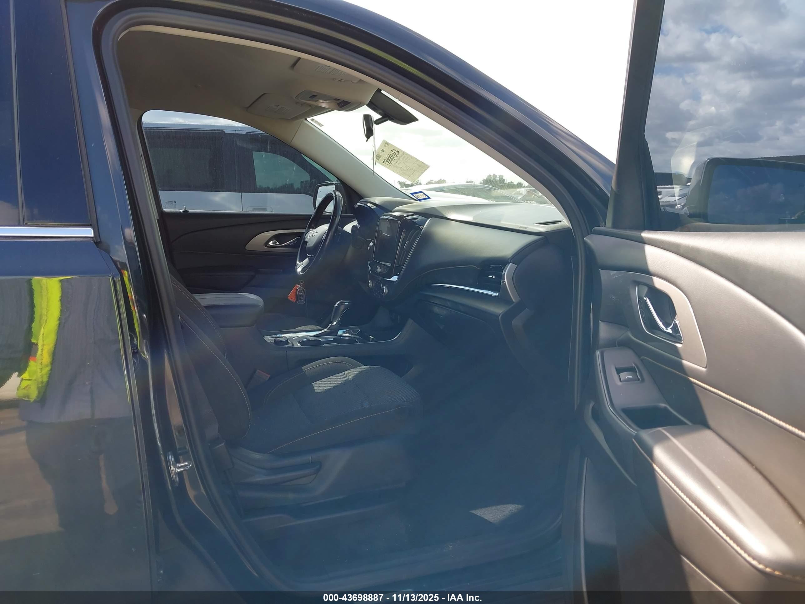 CHEVROLET TRAVERSE image 5