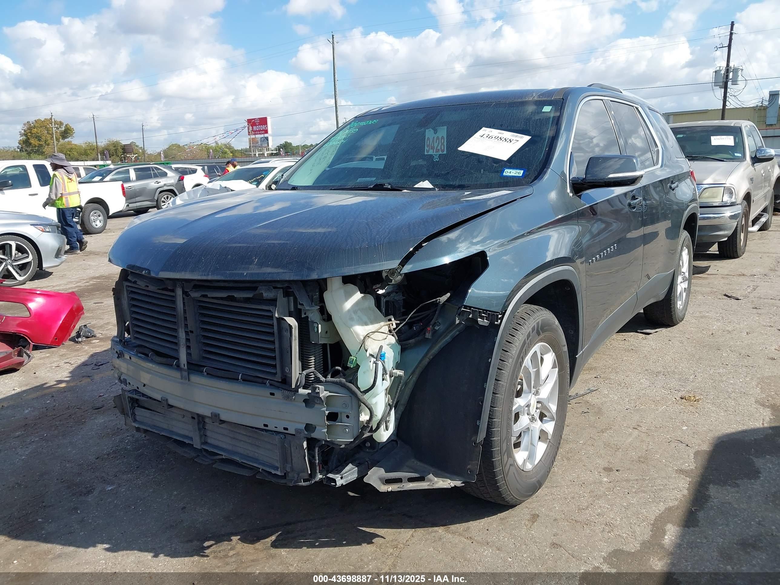 CHEVROLET TRAVERSE image 6