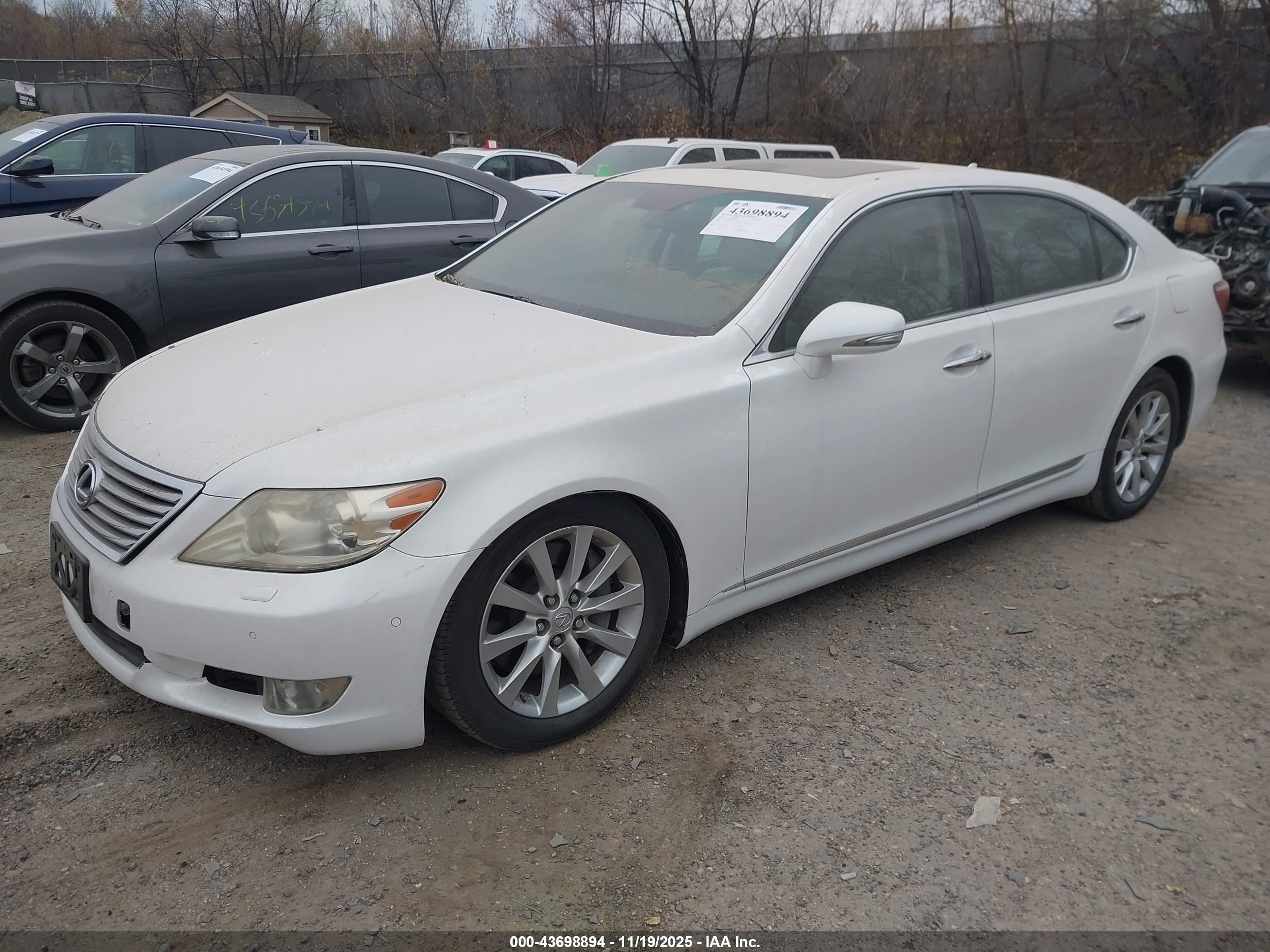 LEXUS LS image 2