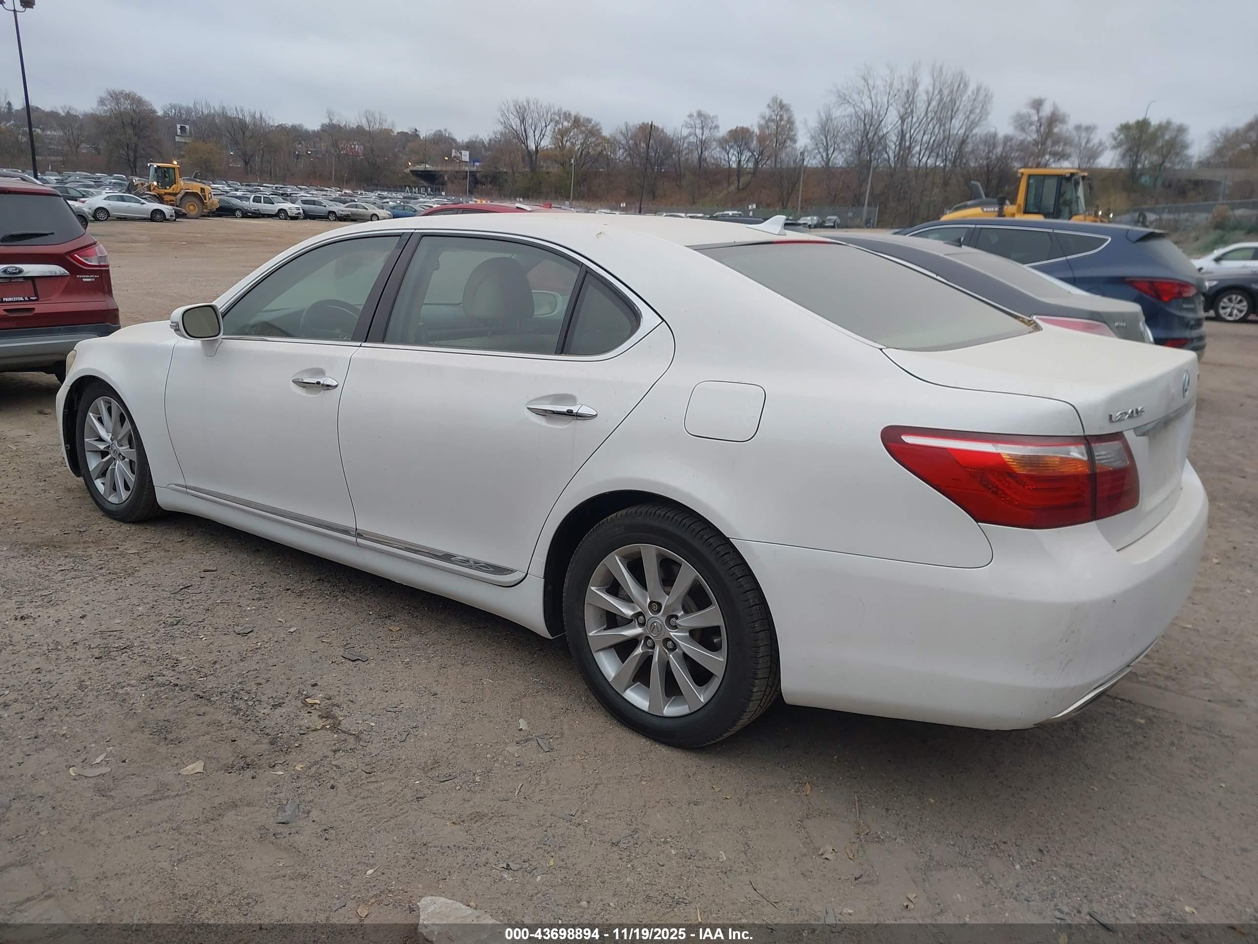 LEXUS LS image 3