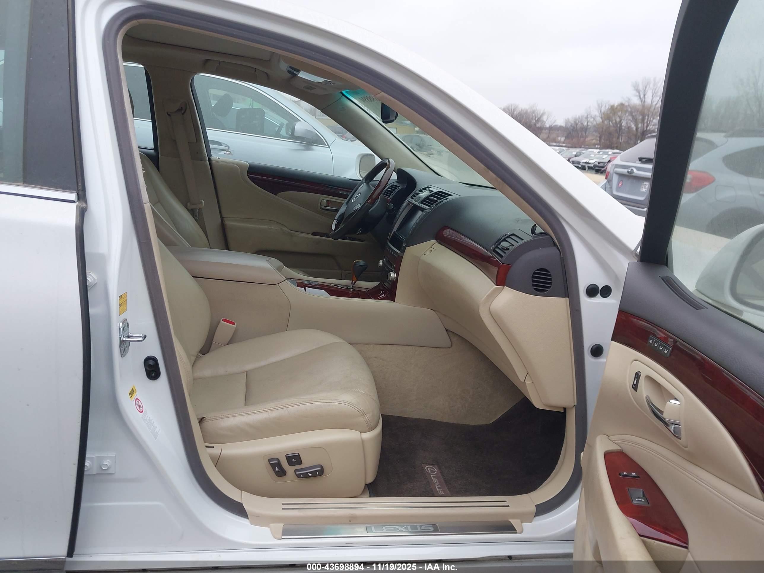 LEXUS LS image 5