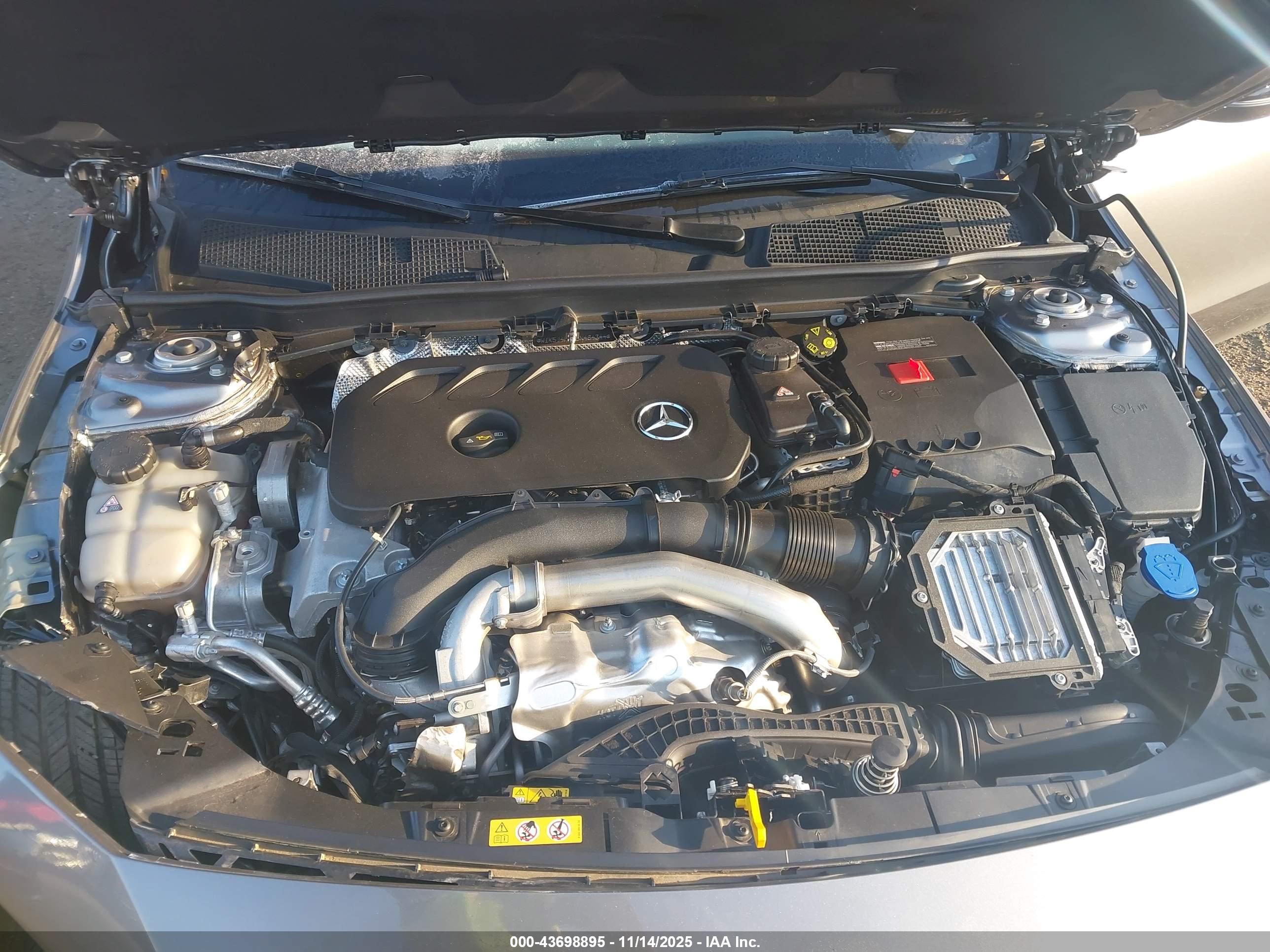 MERCEDES-BENZ CLA image 10