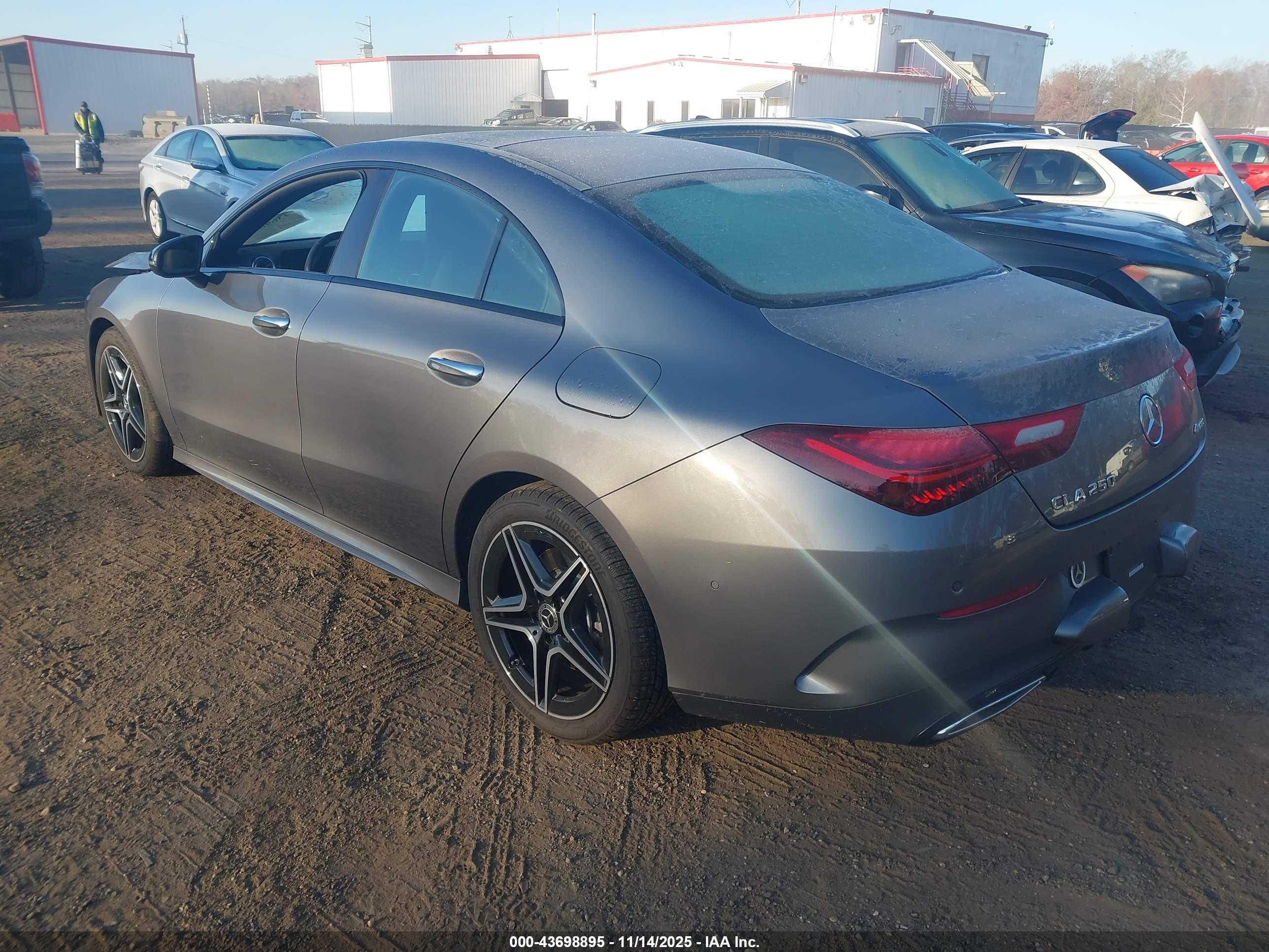 MERCEDES-BENZ CLA image 3