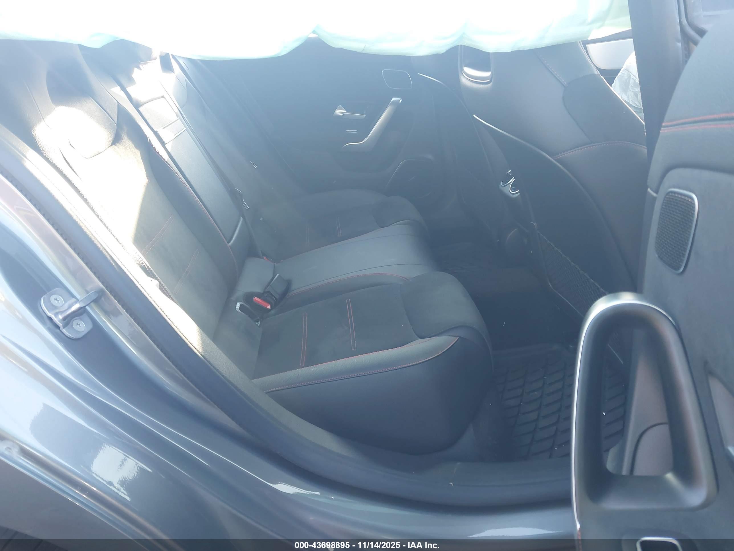 MERCEDES-BENZ CLA image 8