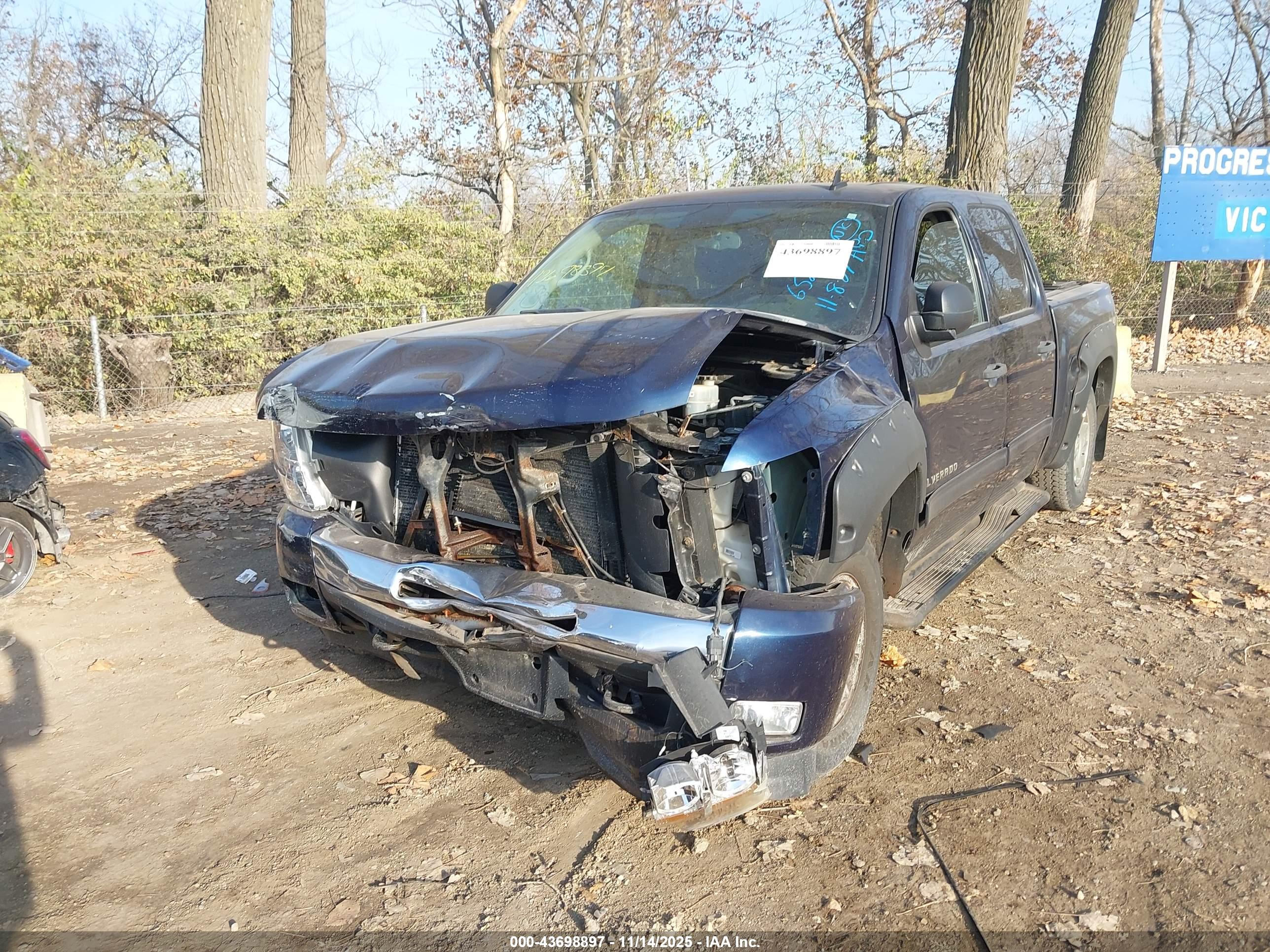 CHEVROLET SILVERADO image 2