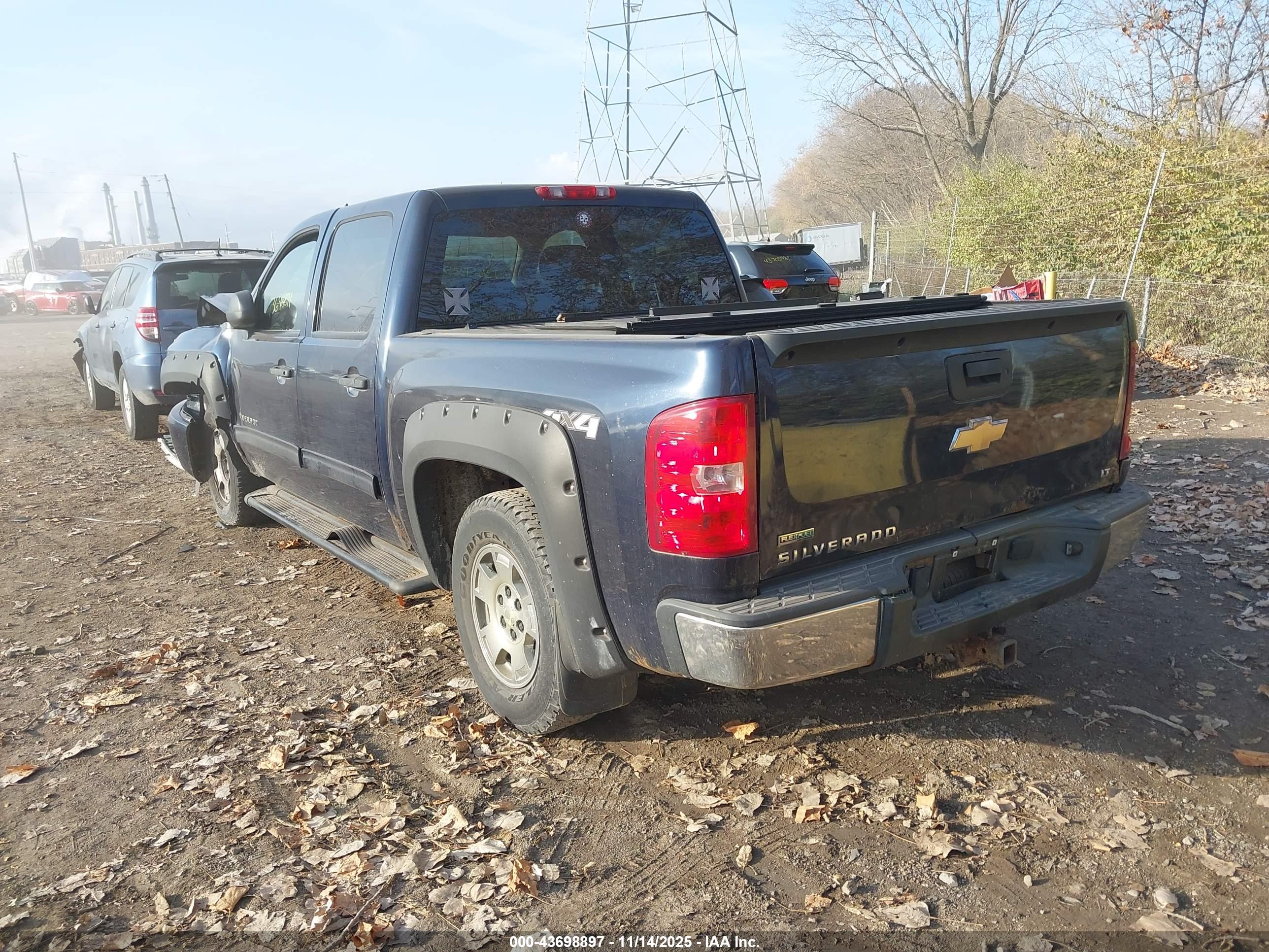 CHEVROLET SILVERADO image 3