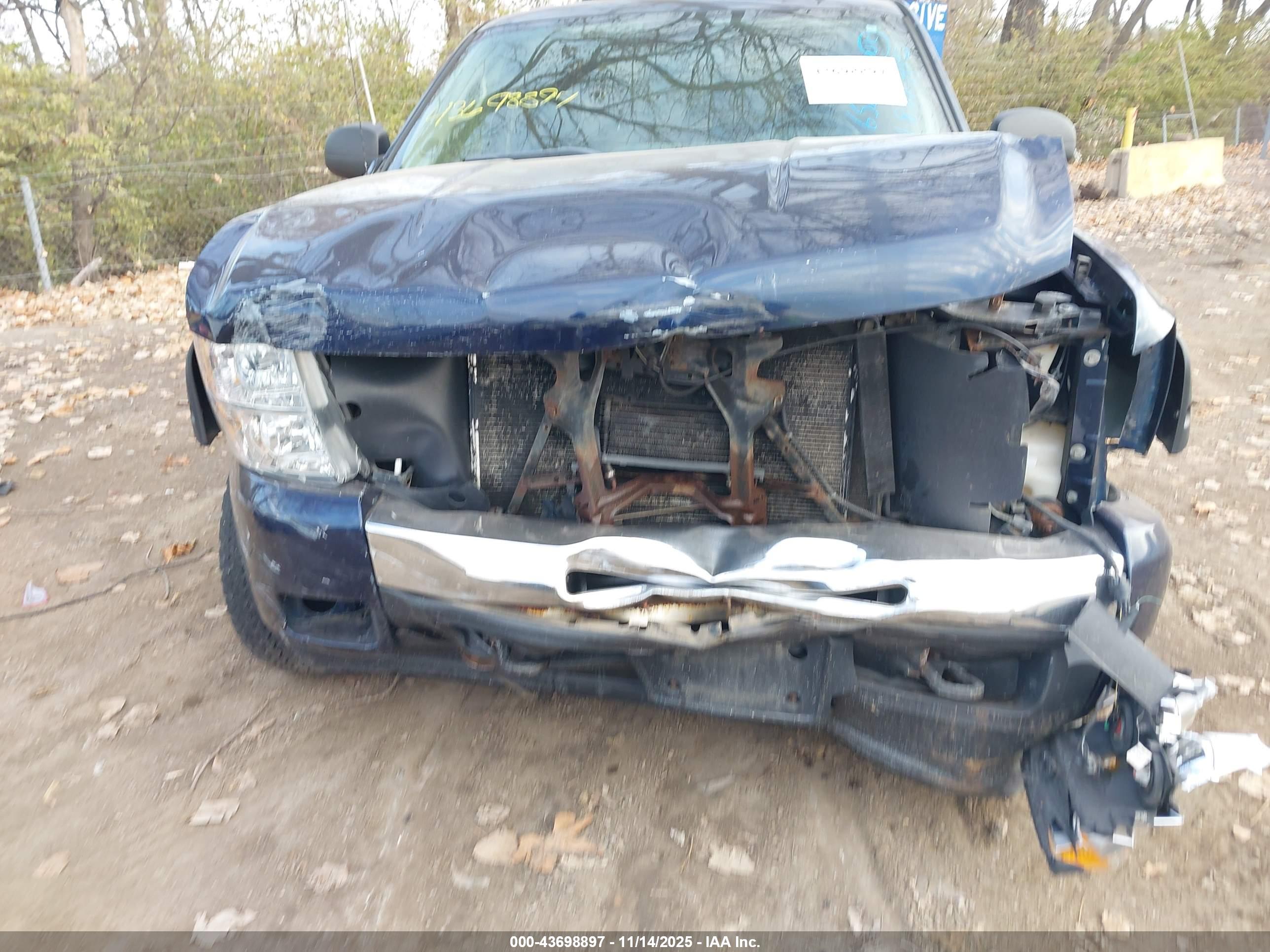CHEVROLET SILVERADO image 6