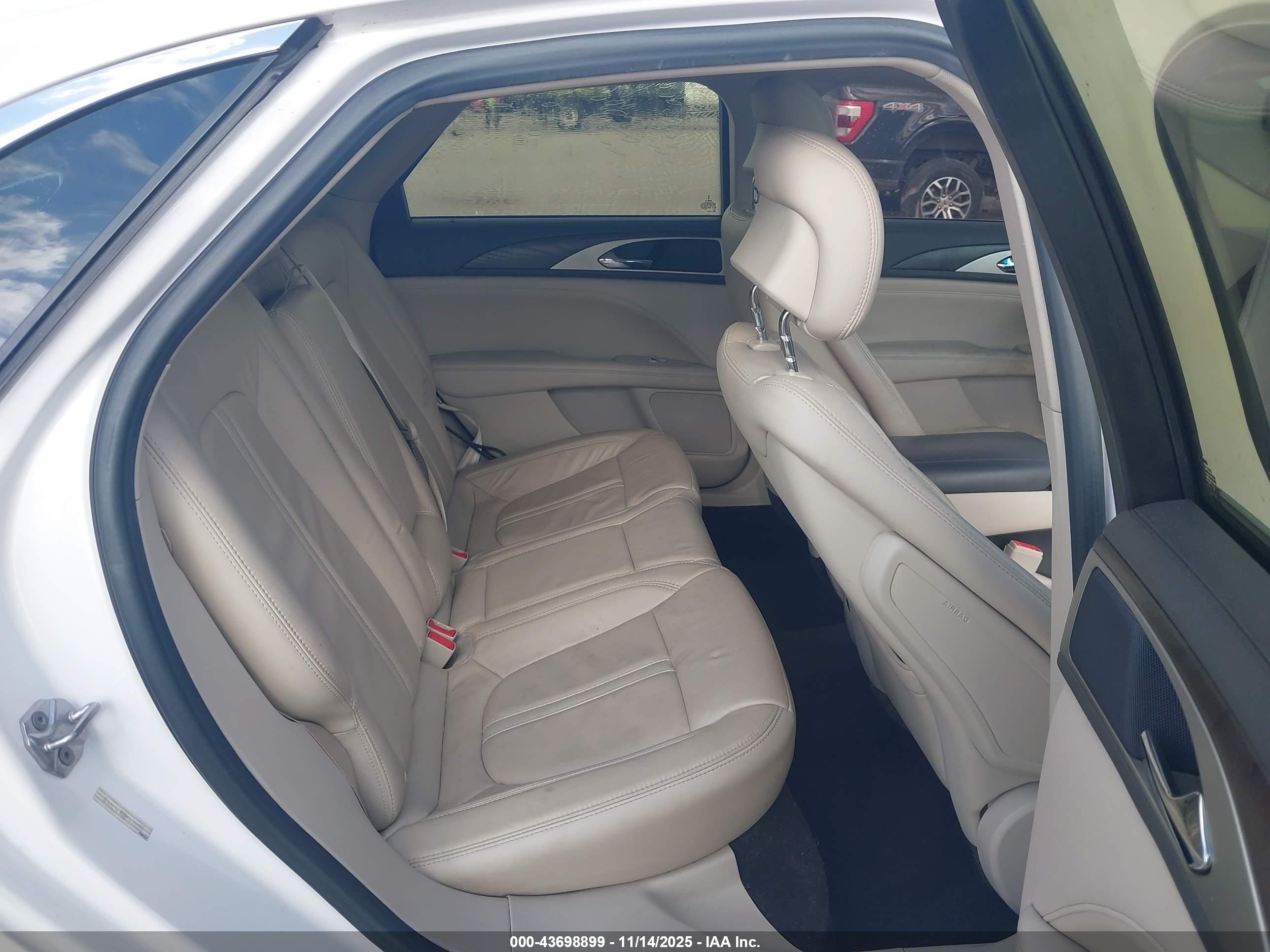 LINCOLN MKZ image 8