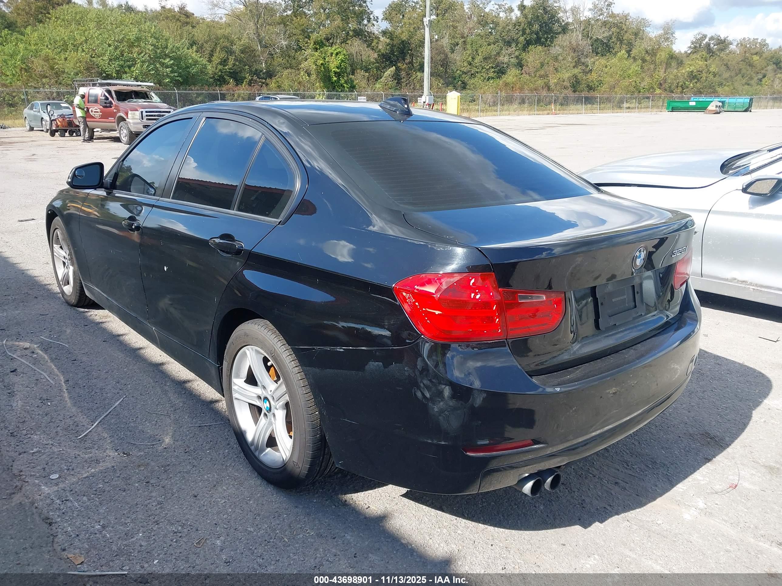 BMW 328I image 3
