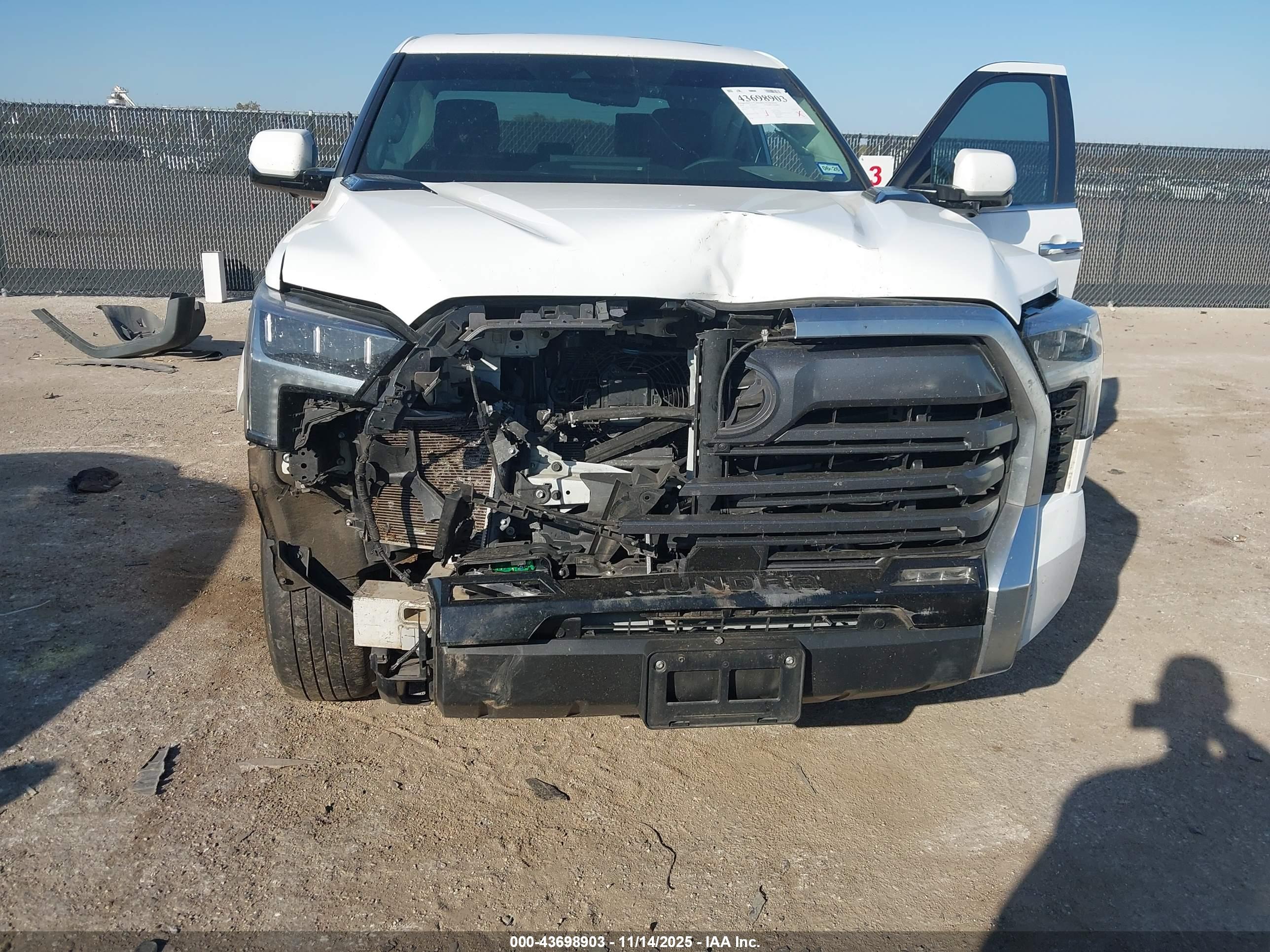 TOYOTA TUNDRA image 6
