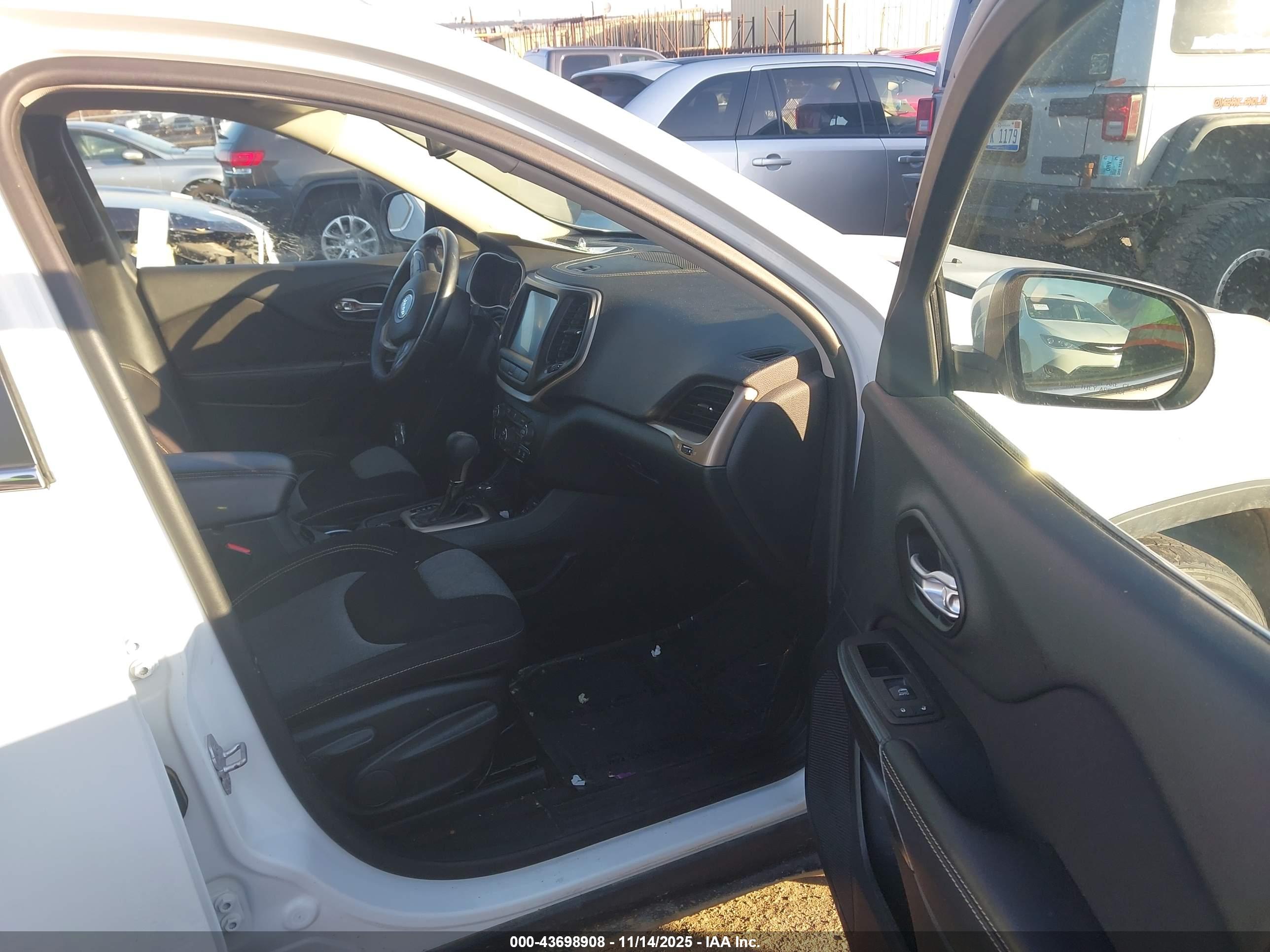 JEEP CHEROKEE image 5