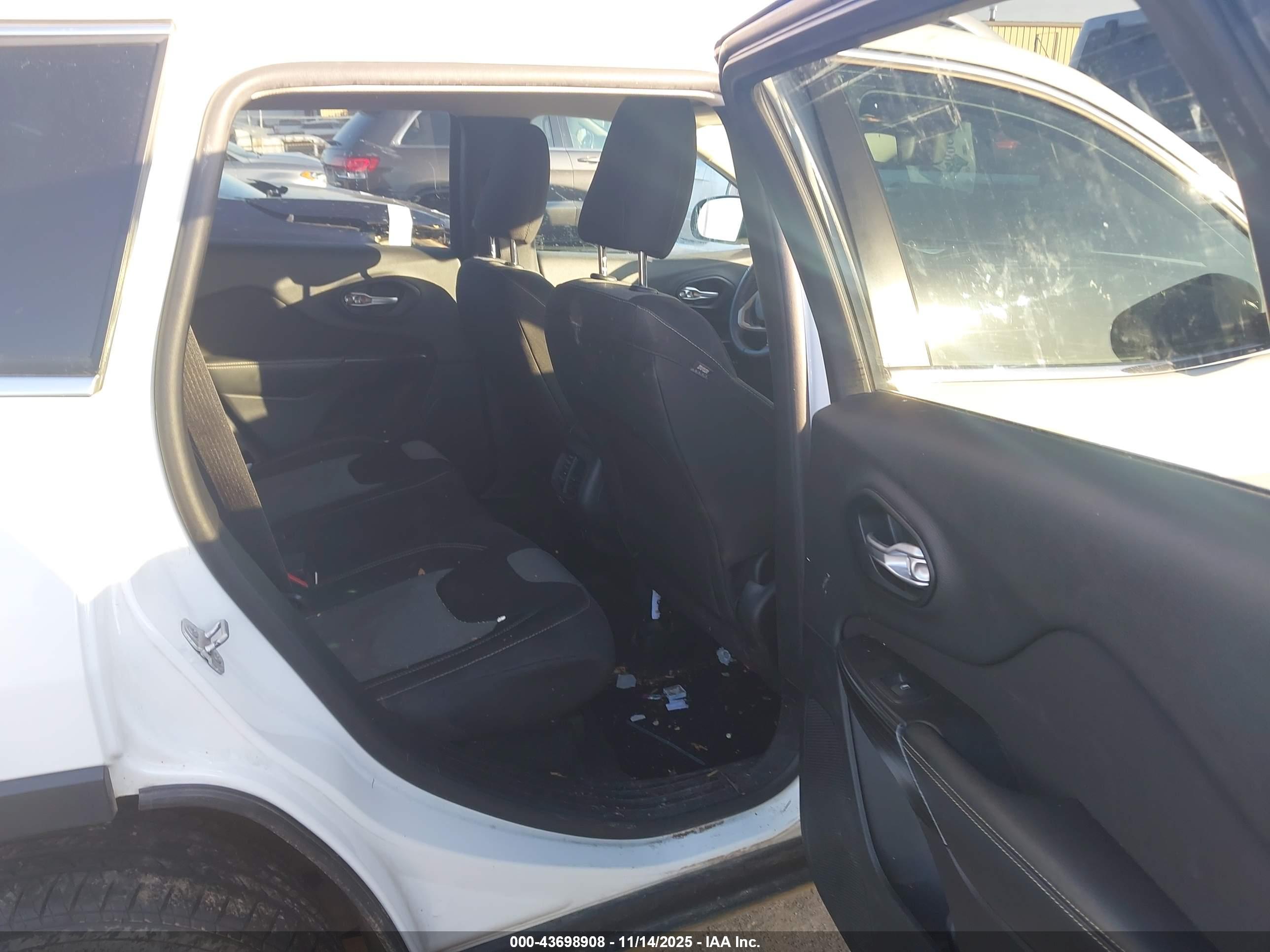 JEEP CHEROKEE image 8
