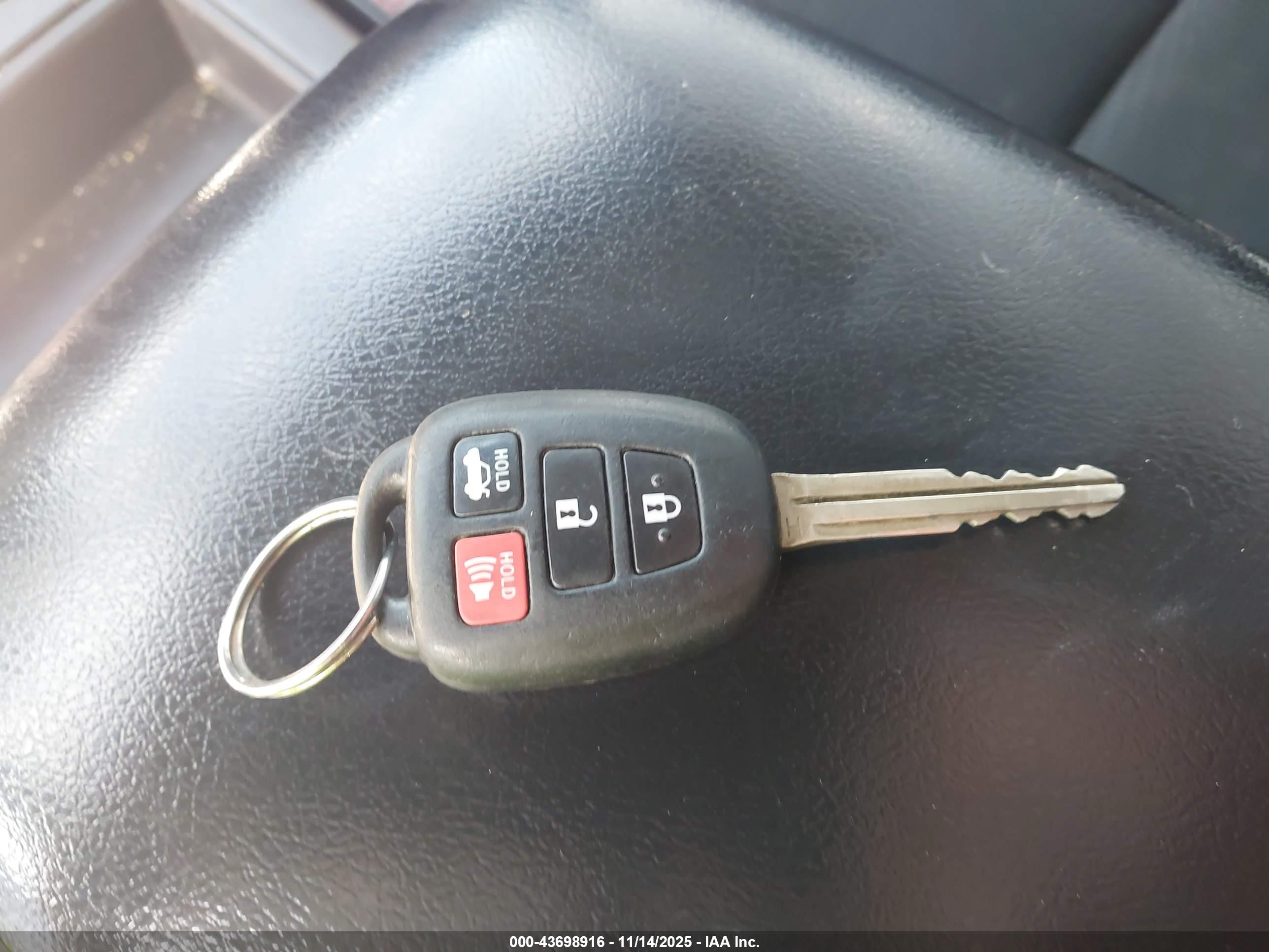 TOYOTA CAMRY image 11