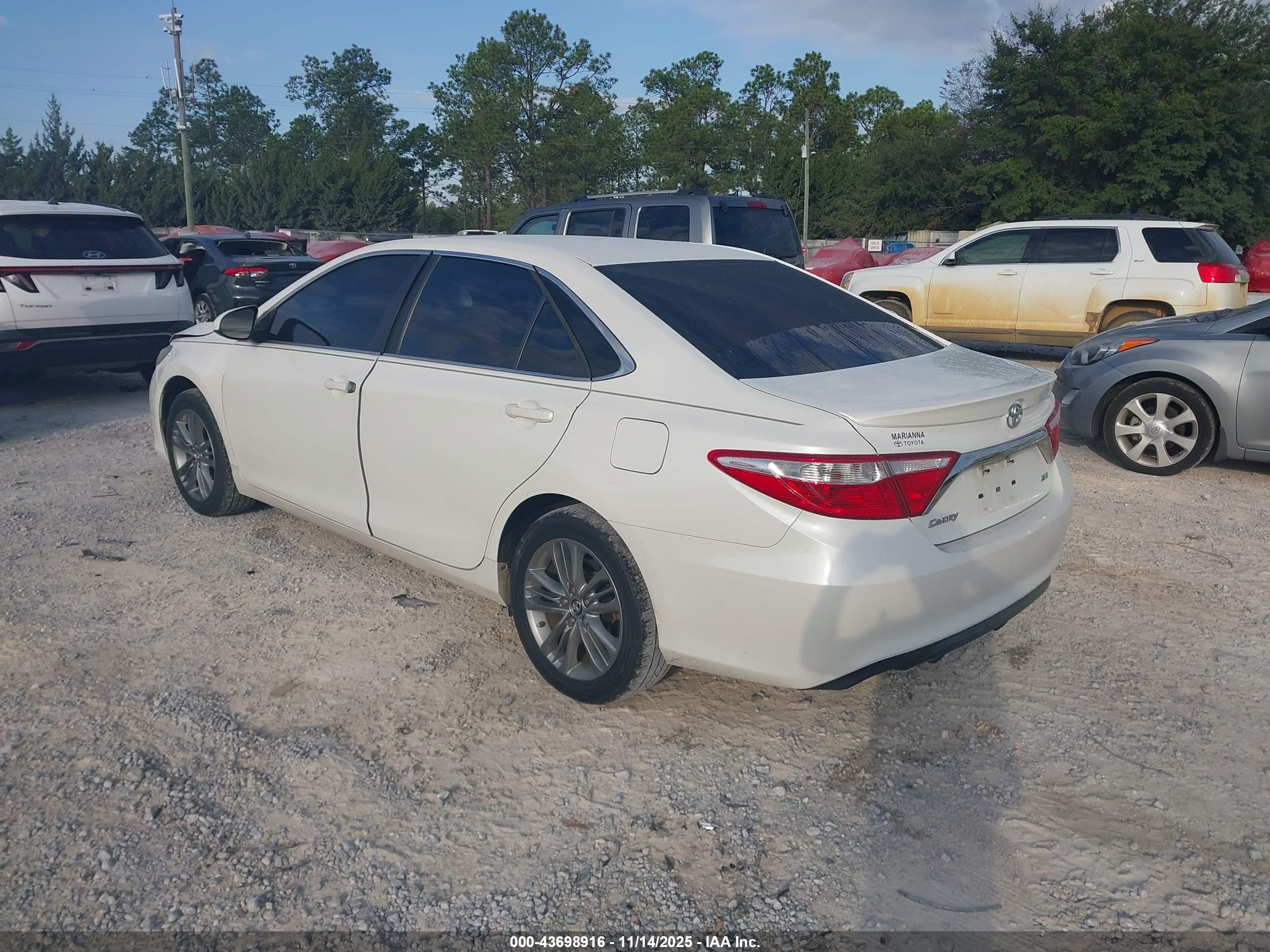 TOYOTA CAMRY image 3