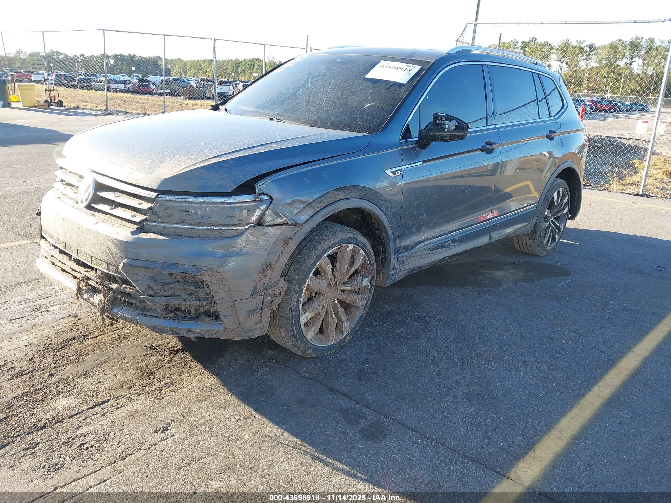 VOLKSWAGEN TIGUAN image 2