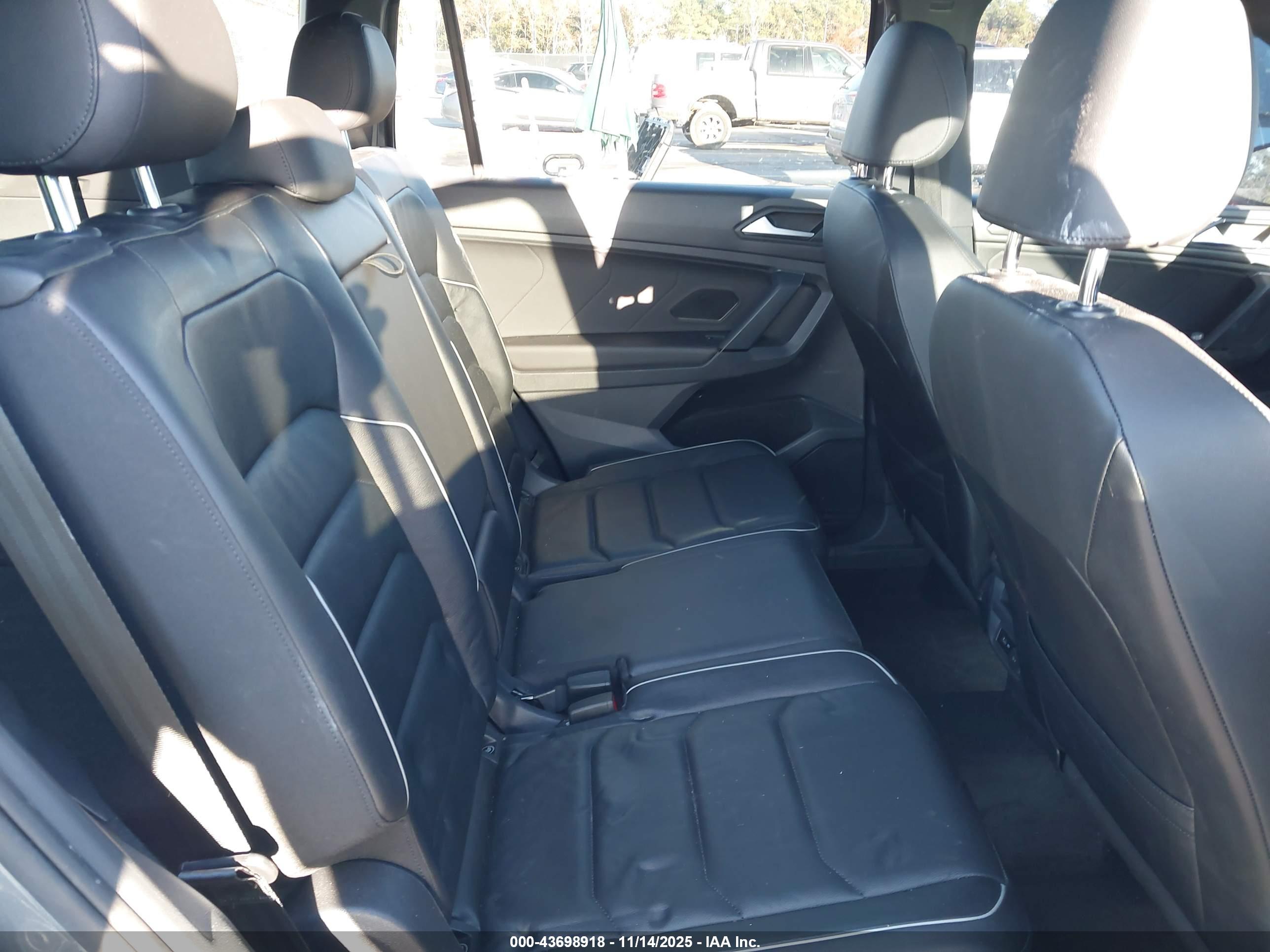 VOLKSWAGEN TIGUAN image 8