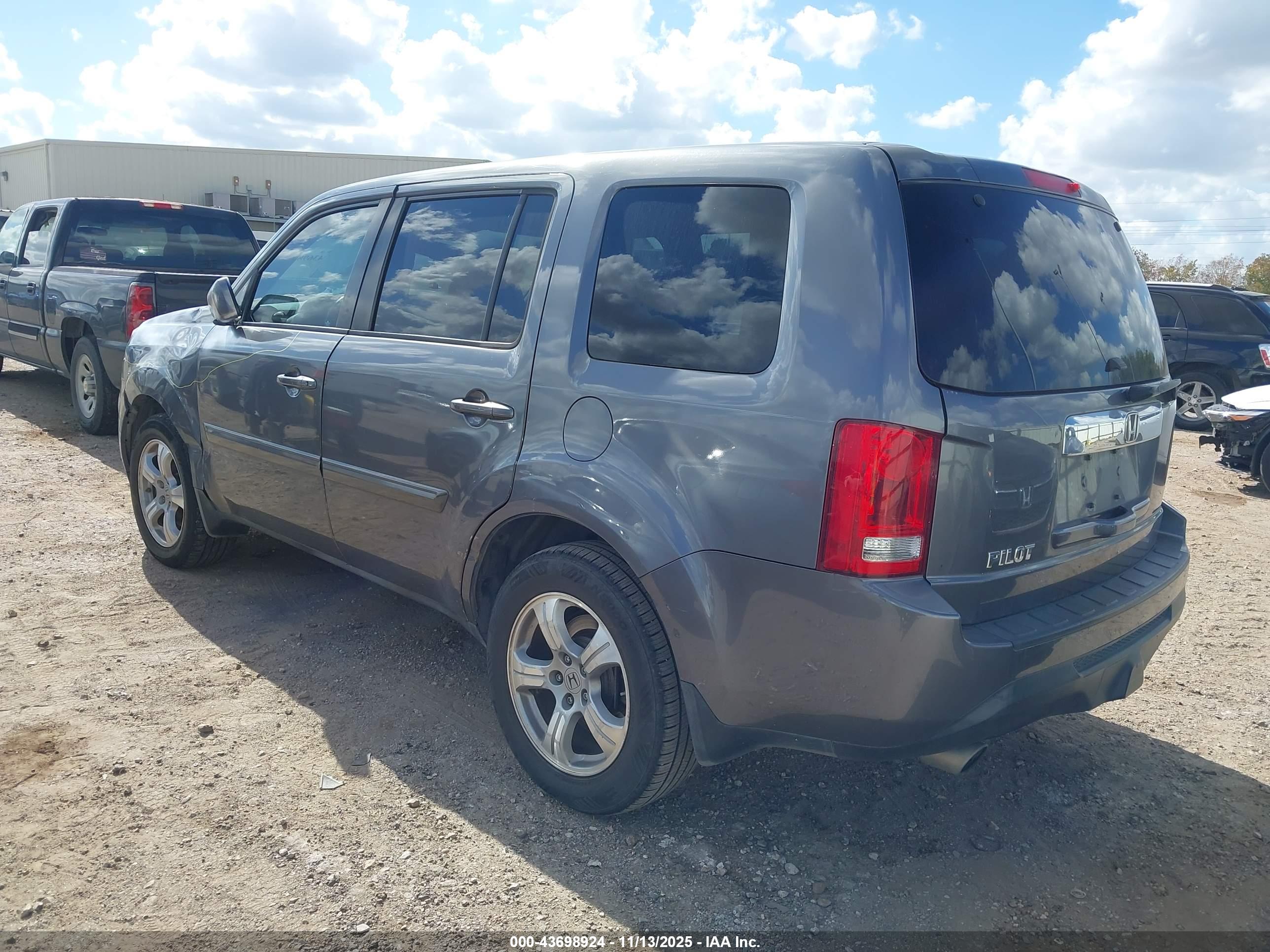 HONDA PILOT image 3