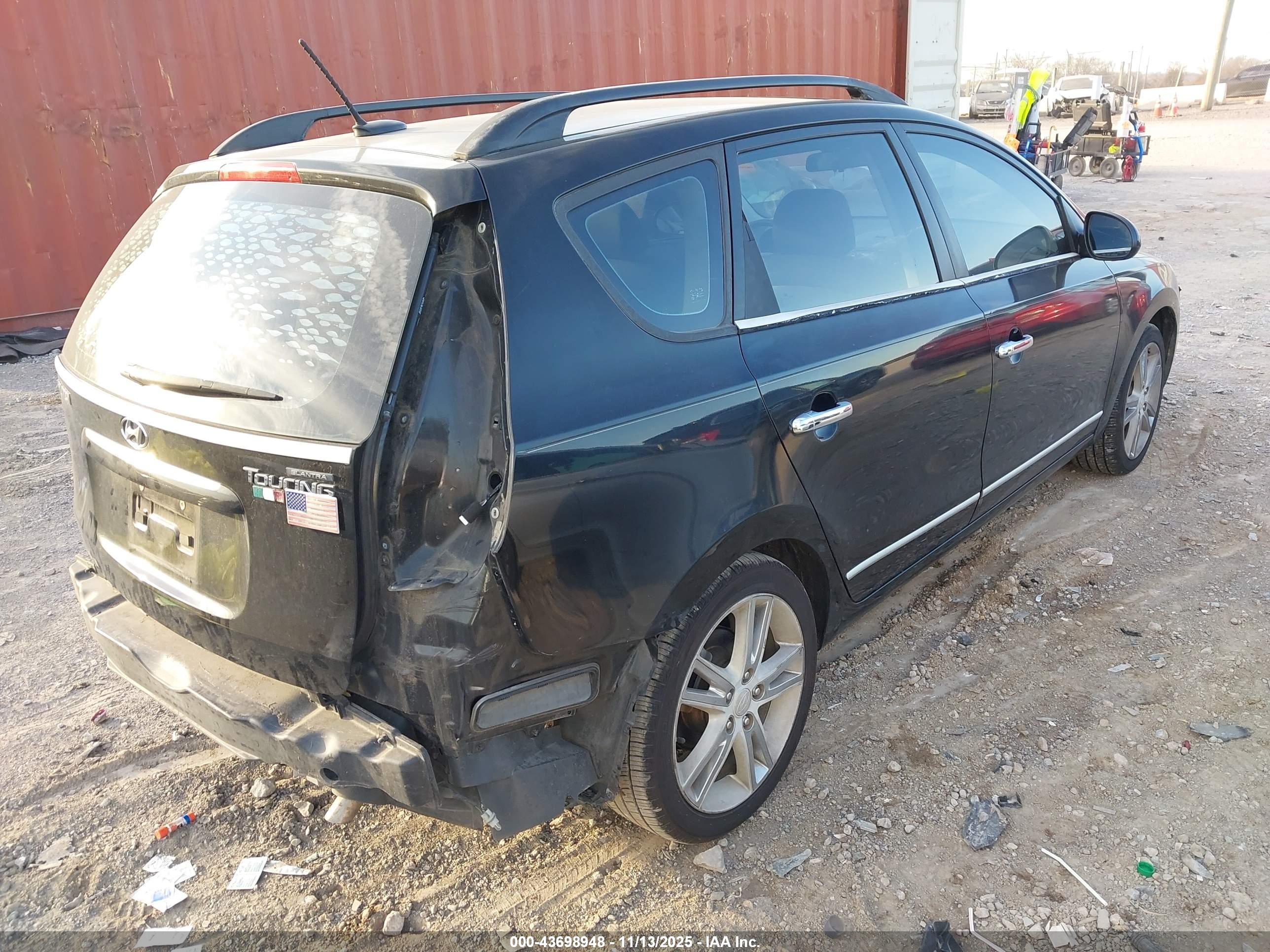 HYUNDAI ELANTRA image 4