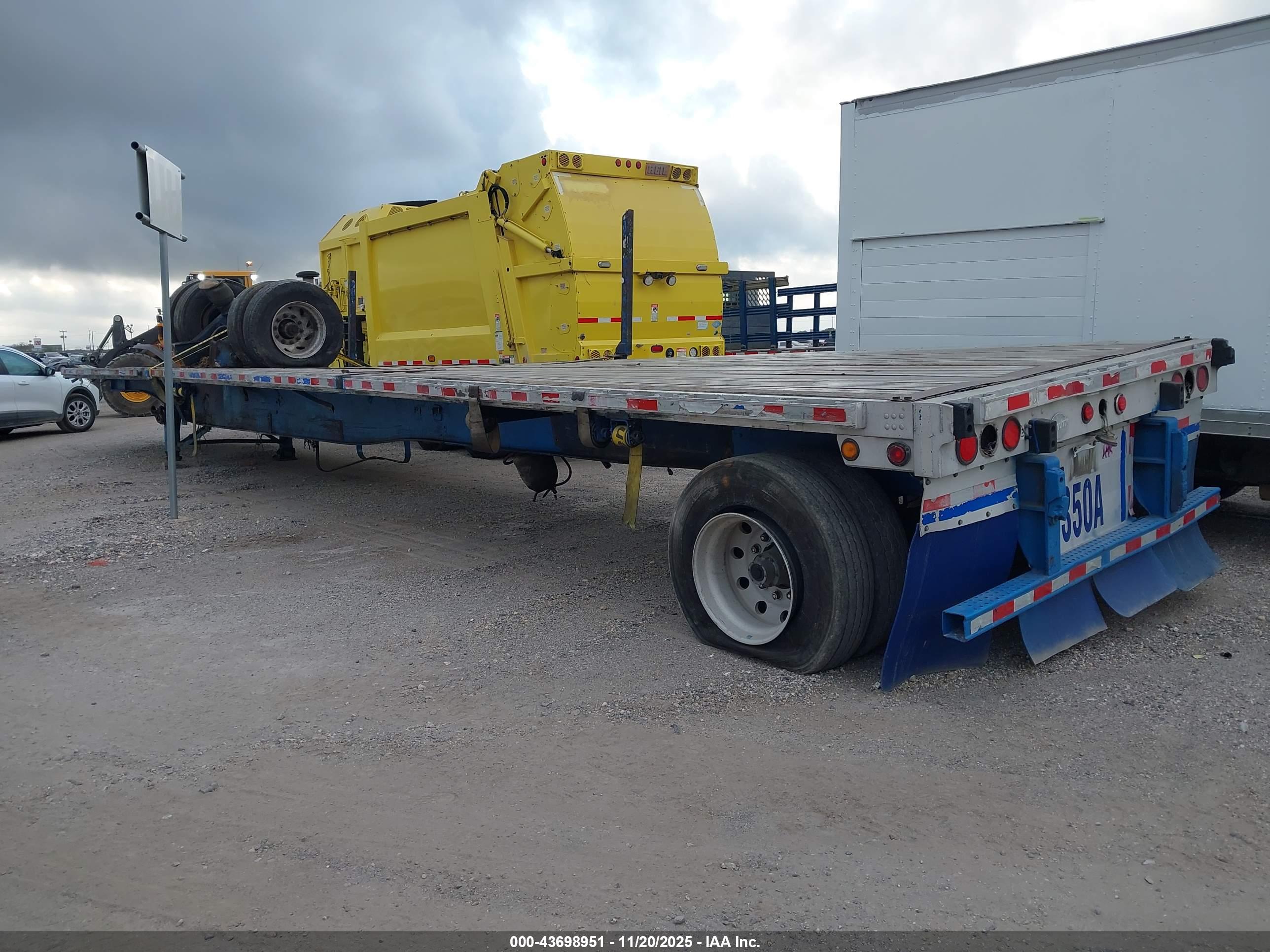 UTILITY TRAILER image 3