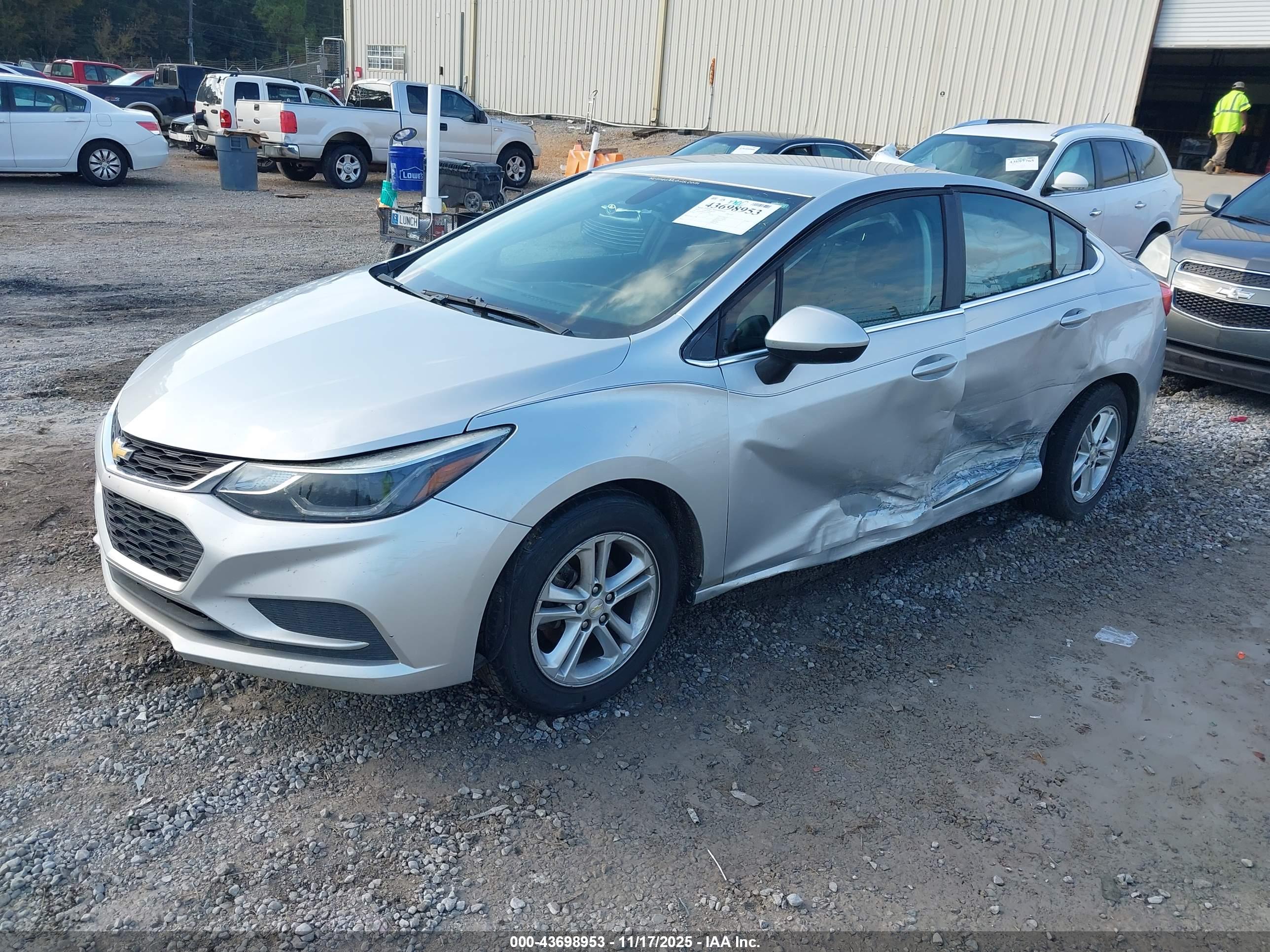 CHEVROLET CRUZE image 2