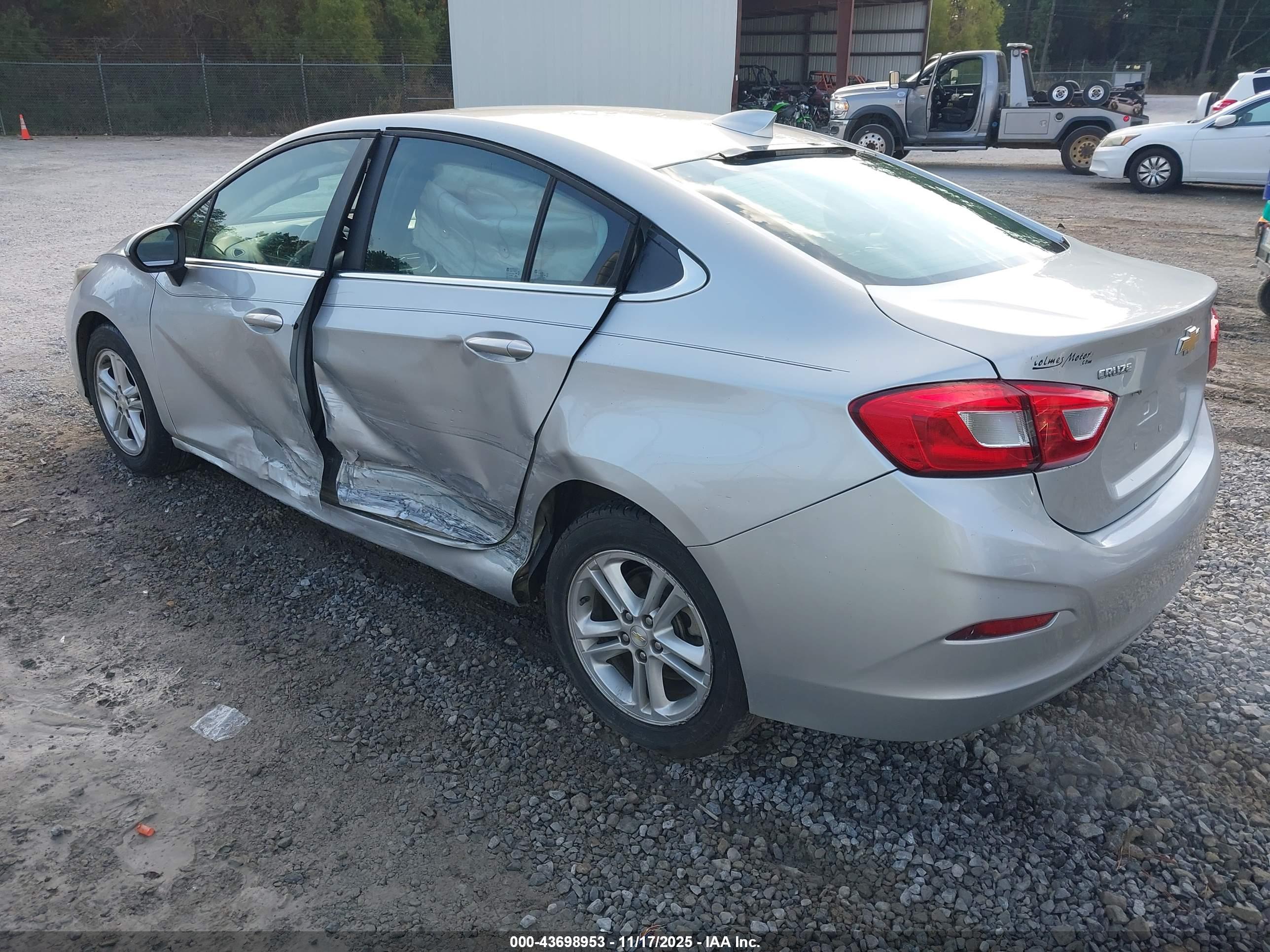CHEVROLET CRUZE image 3