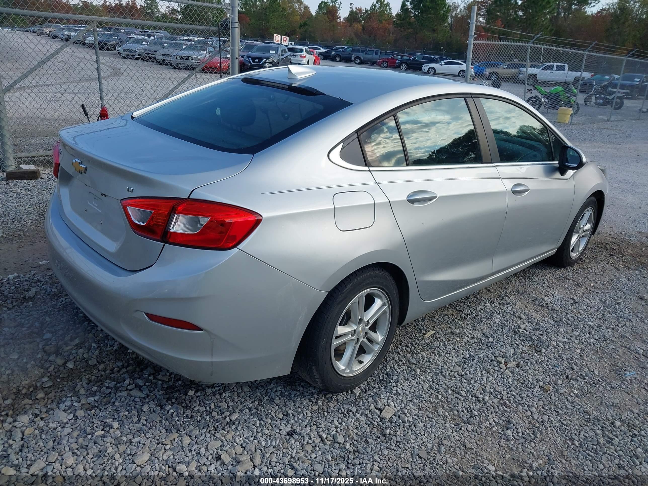 CHEVROLET CRUZE image 4
