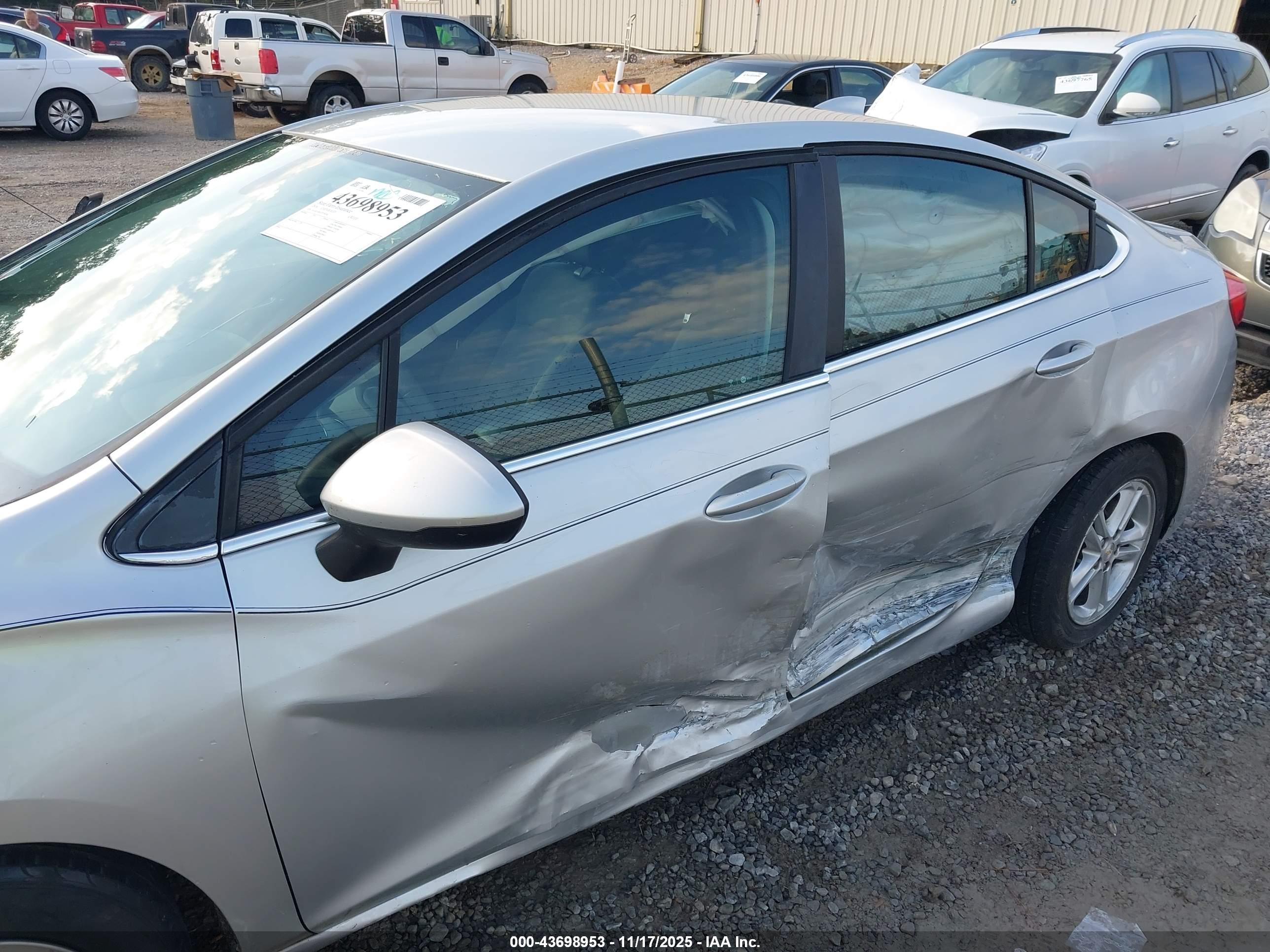 CHEVROLET CRUZE image 6
