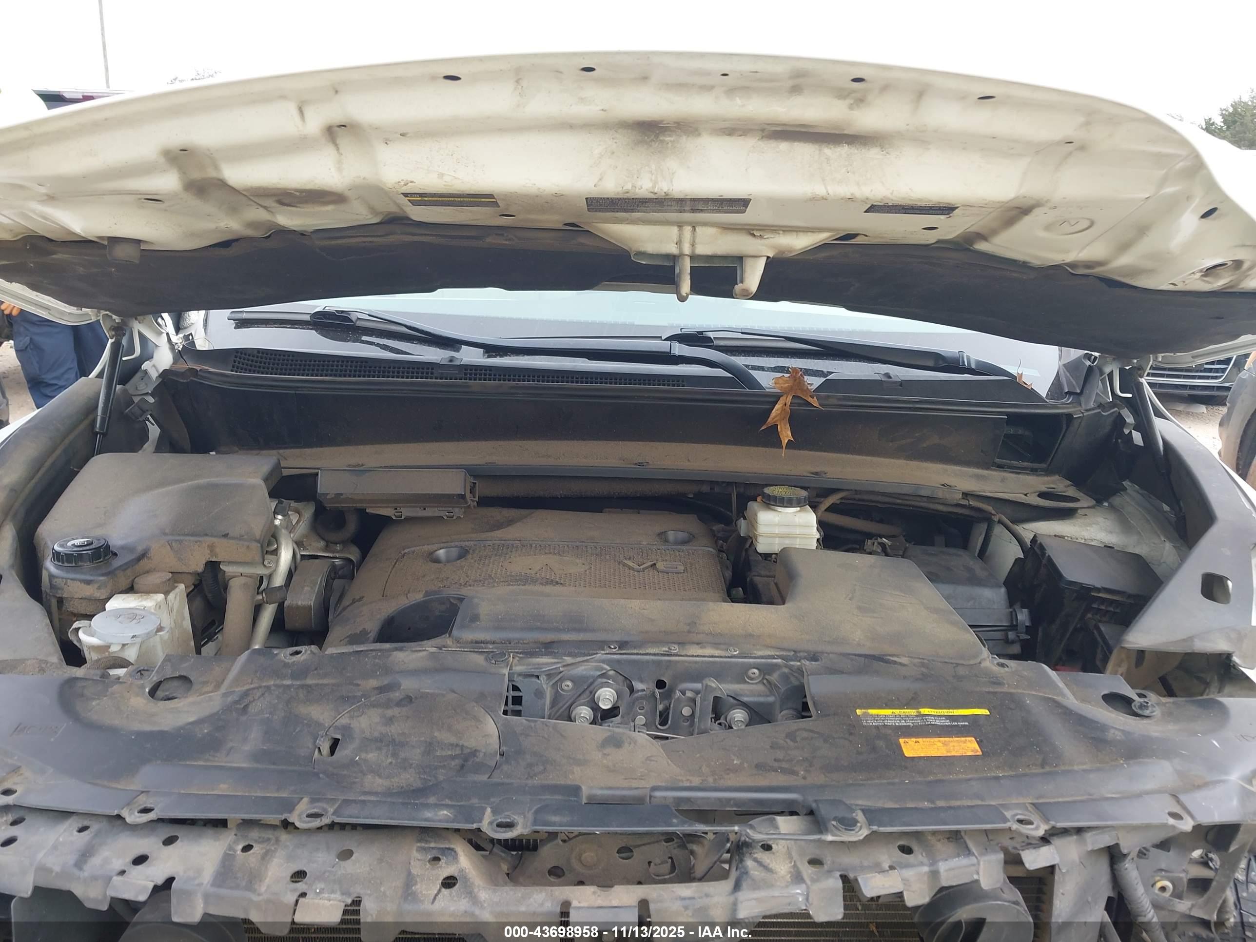 INFINITI JX35 image 10