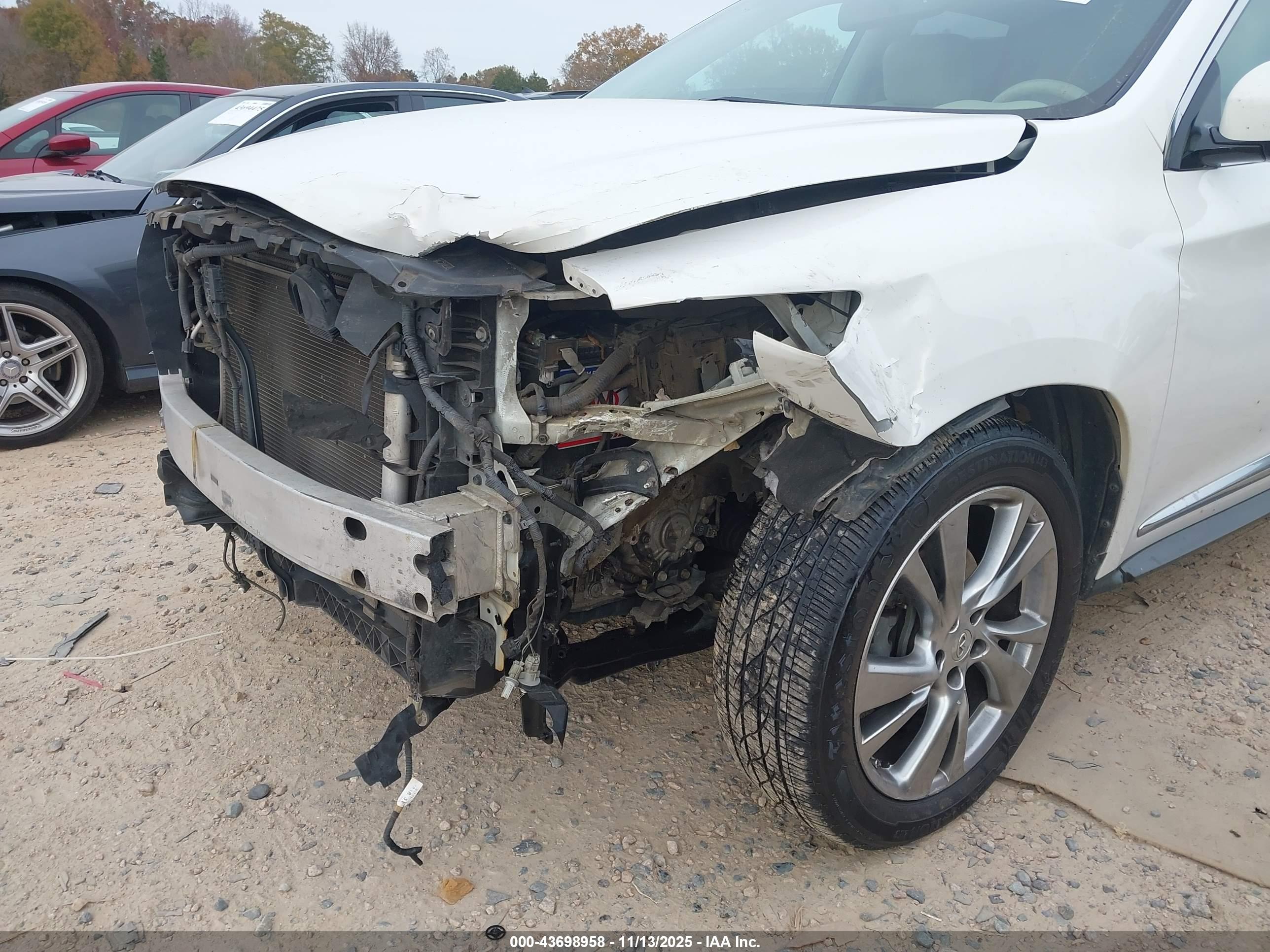 INFINITI JX35 image 6