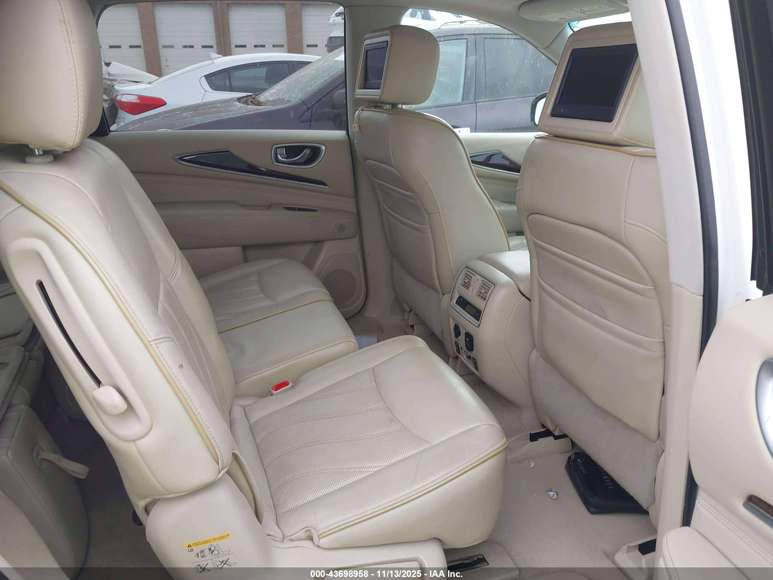 INFINITI JX35 image 8