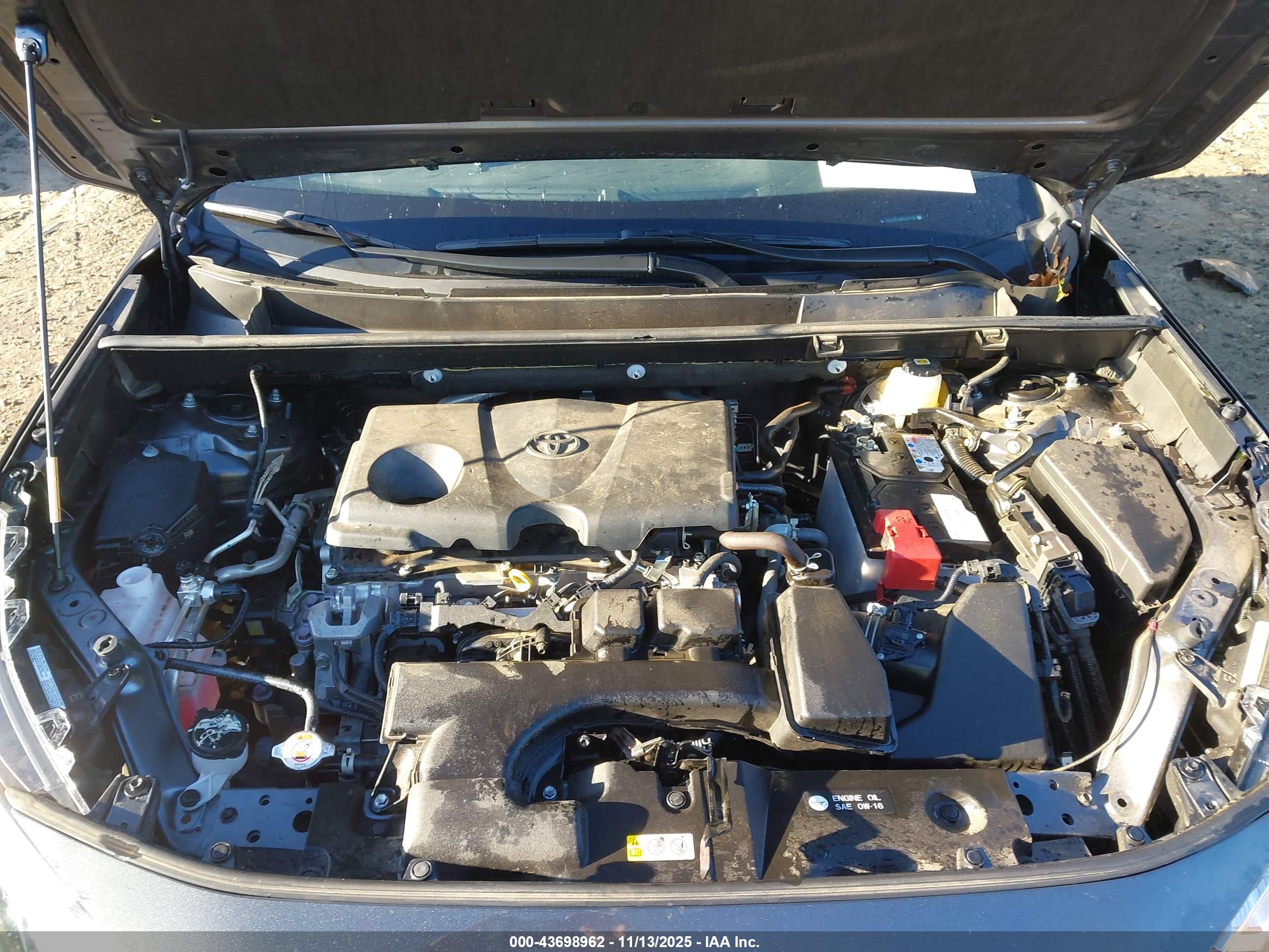 TOYOTA RAV4 image 10