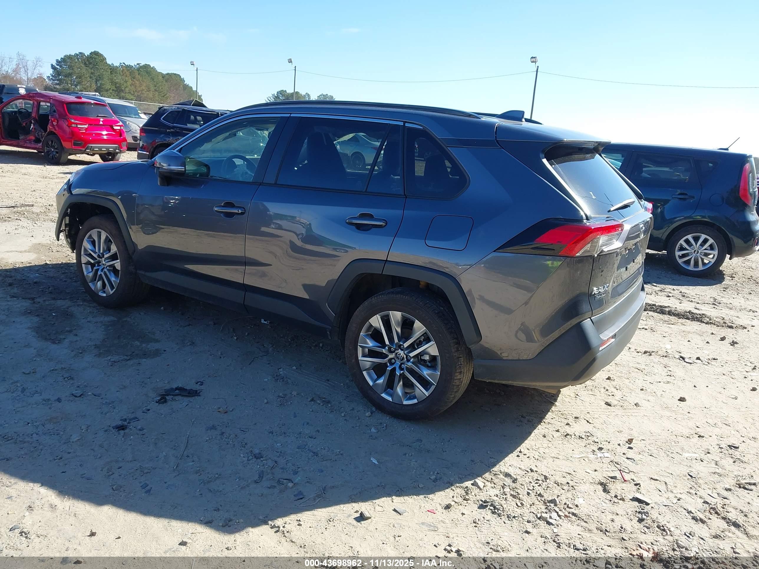 TOYOTA RAV4 image 3