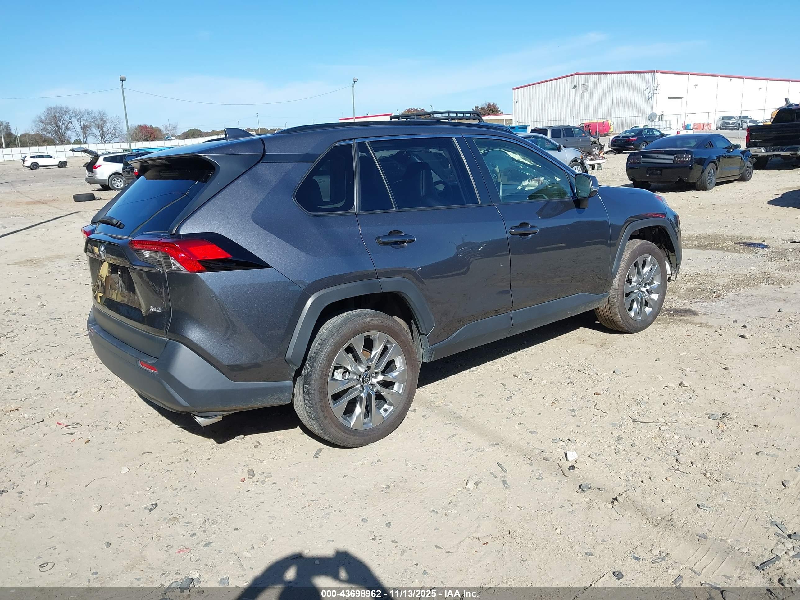 TOYOTA RAV4 image 4