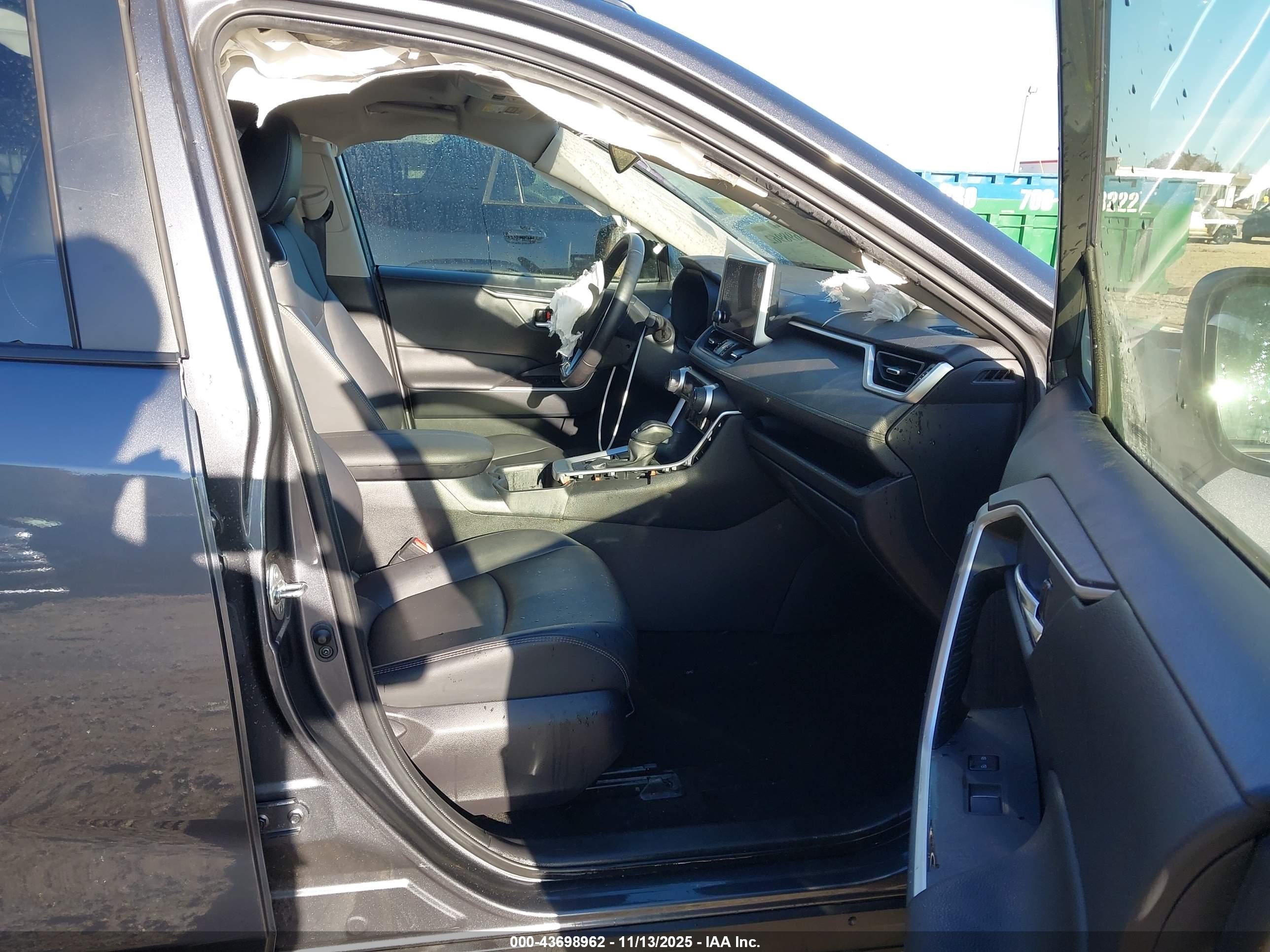 TOYOTA RAV4 image 5