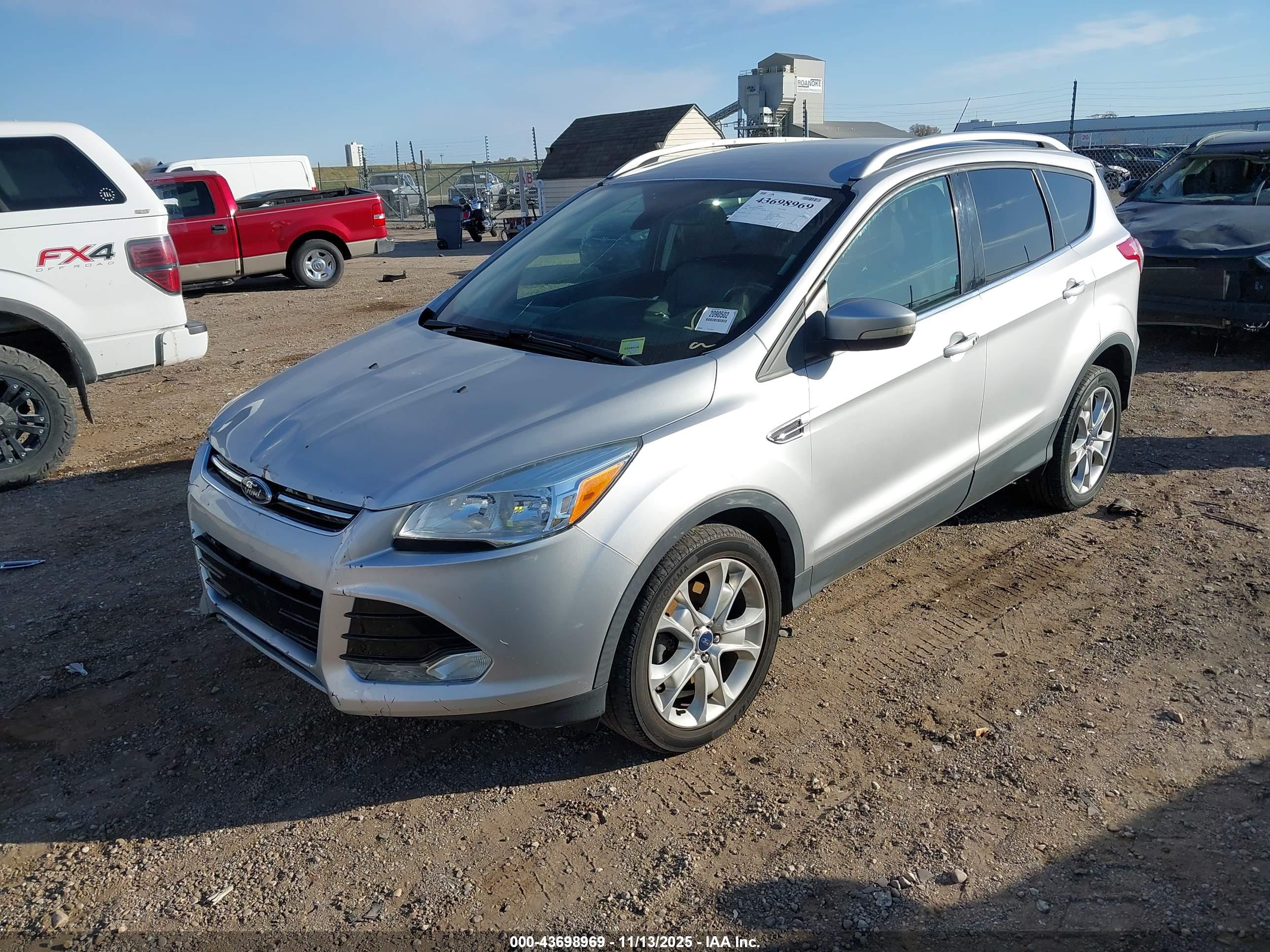 FORD ESCAPE image 2