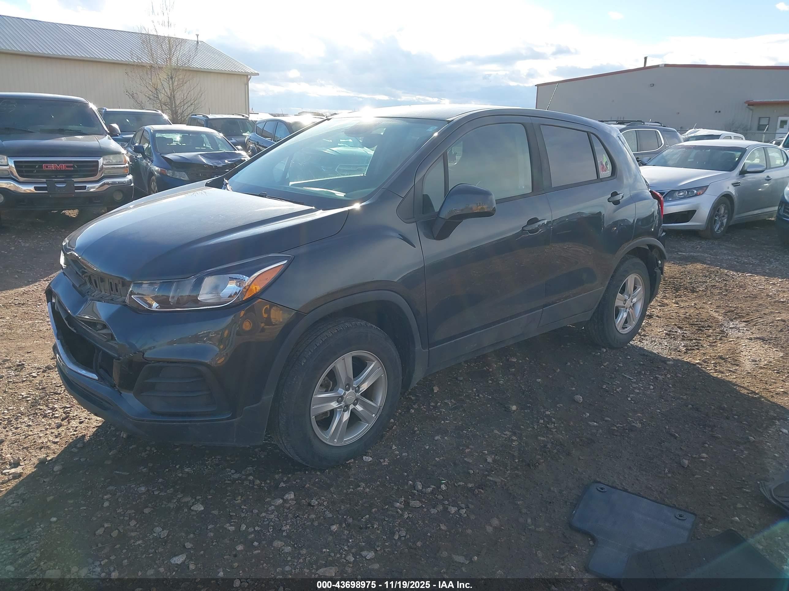 CHEVROLET TRAX image 2