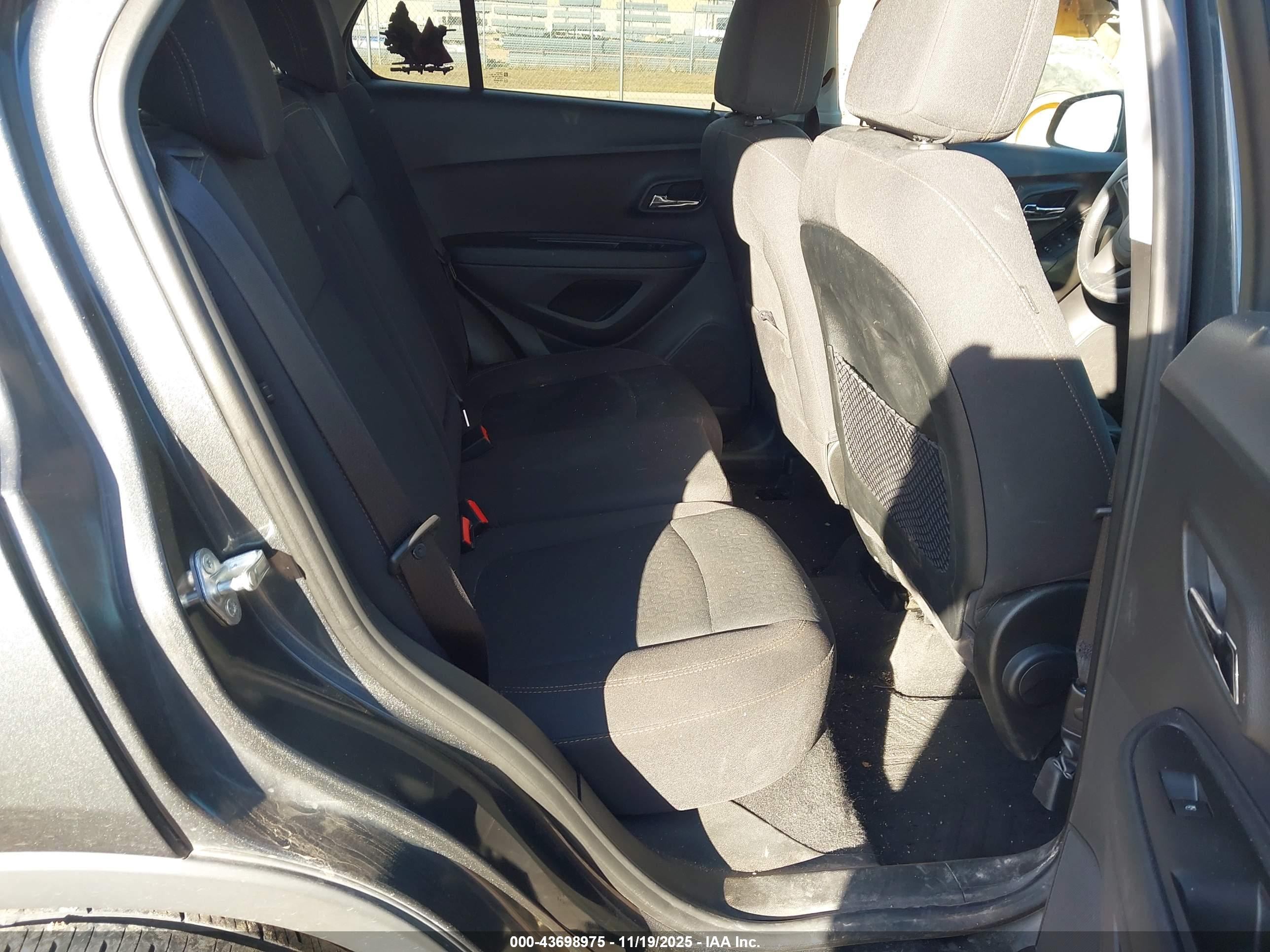 CHEVROLET TRAX image 8