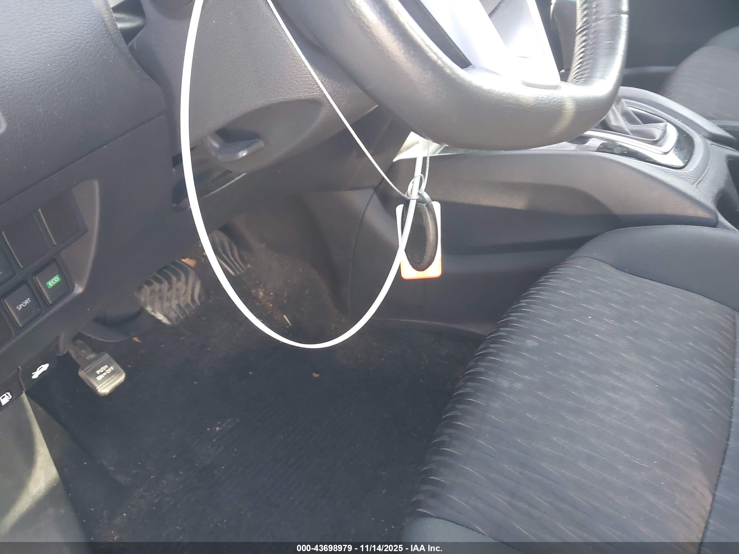 NISSAN ROGUE image 11