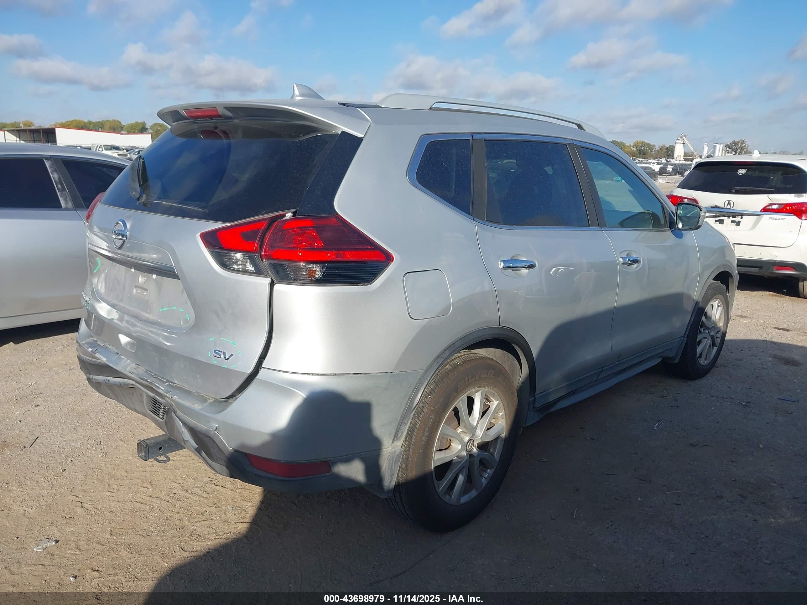 NISSAN ROGUE image 4