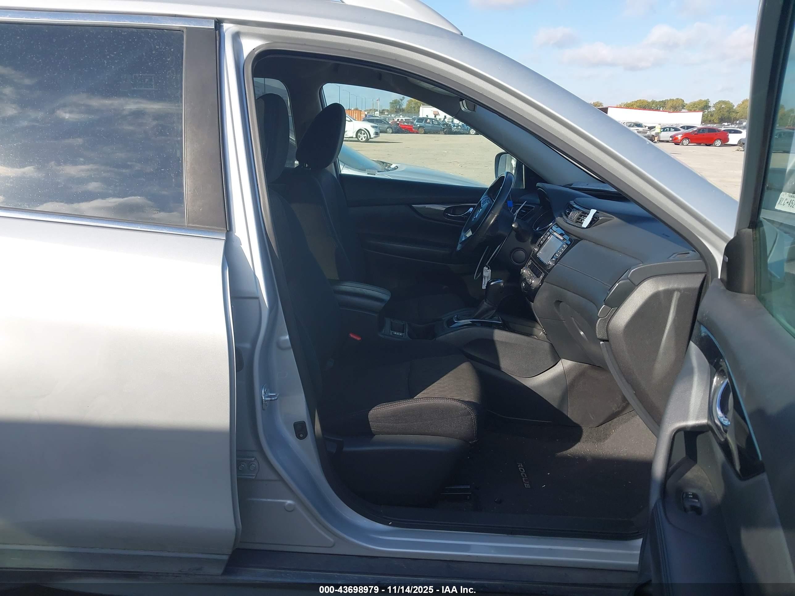 NISSAN ROGUE image 5