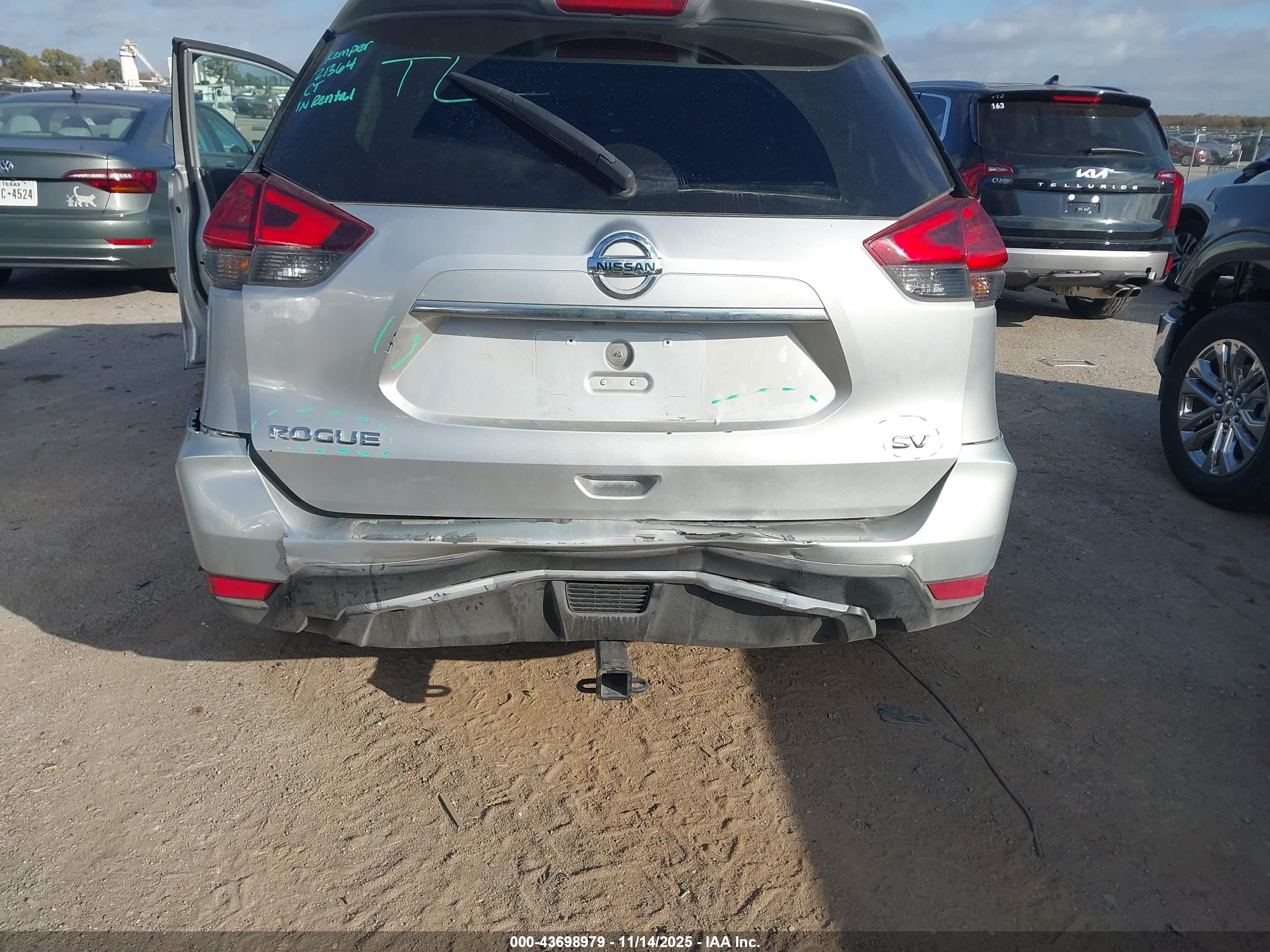 NISSAN ROGUE image 6